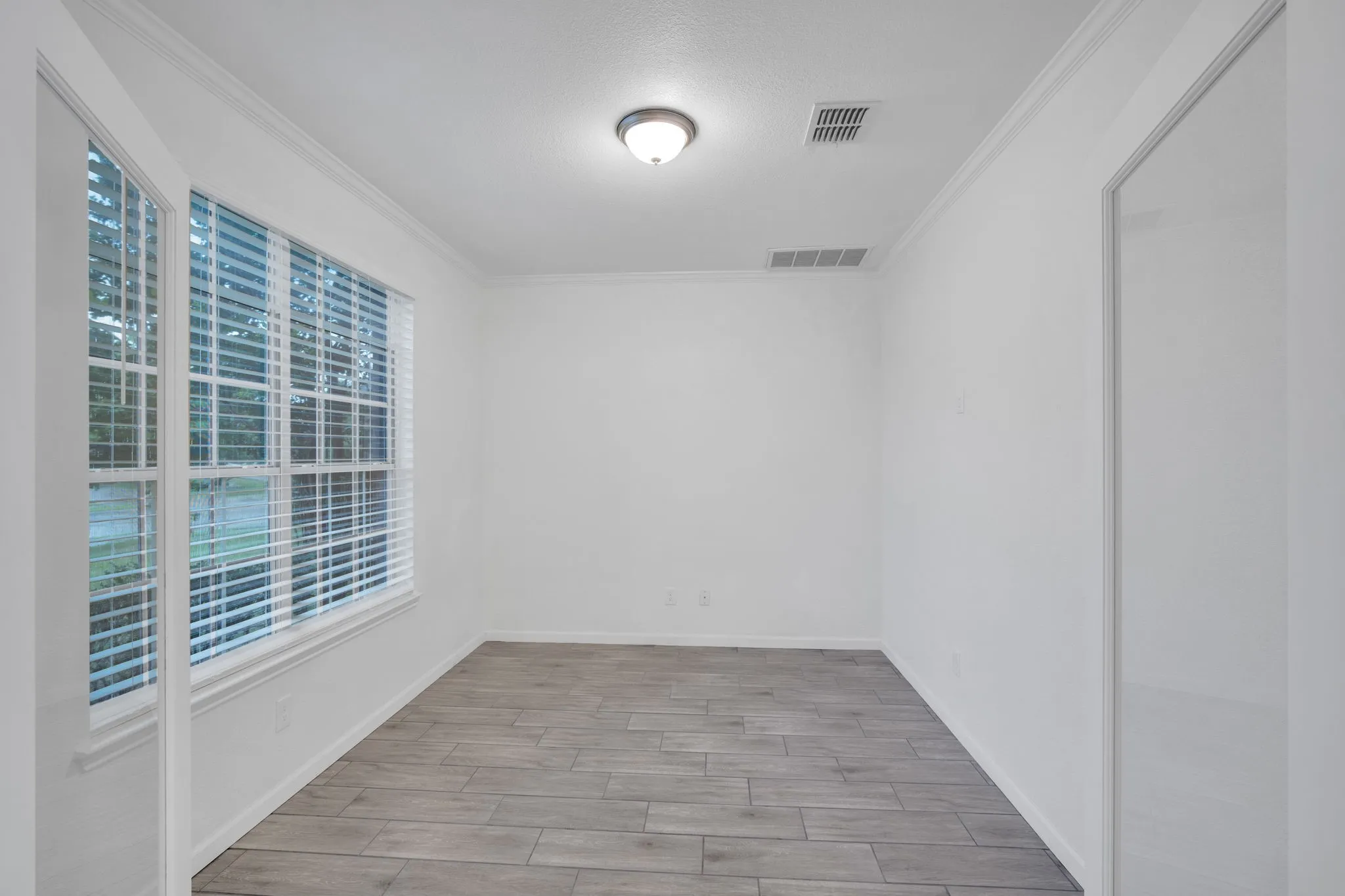 Single Family Residence For Sale in Johnson County , 1113 Skylark Drive, Burleson, Texas 76028, 4 Bedroom, 3 Bathroom, 2 Garage spaces, 2,808 Sqft, built in 2005, mls#21309227, Real Estate Agent in Burleson, Homes For Sale in Johnson county, Homes For Sale in Burleson, Realtor in Burleson Texas, Real Estate Brokerage Independent Realty Texas, Luminita Cordes Realtor