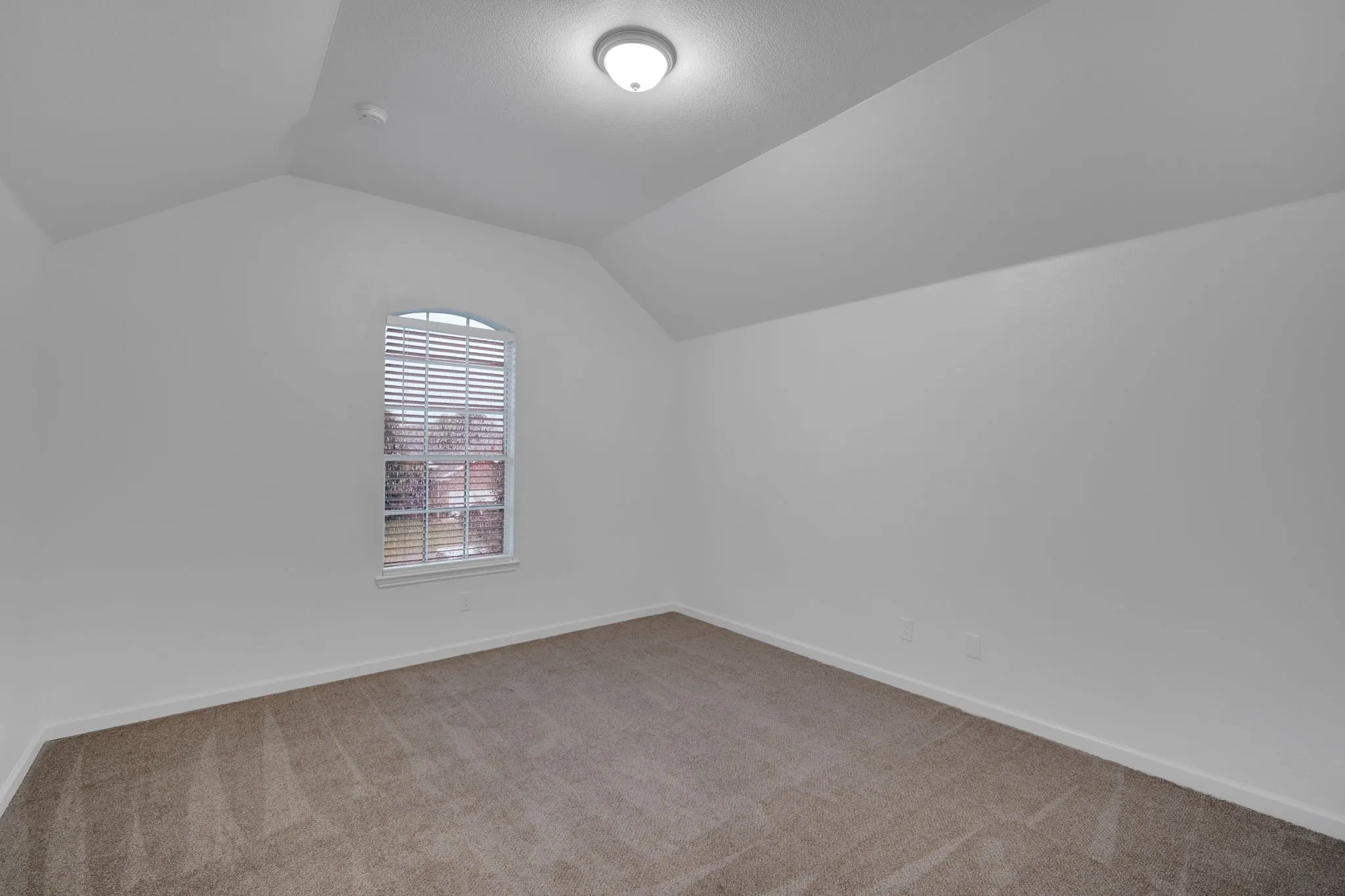 Single Family Residence For Sale in Johnson County , 1113 Skylark Drive, Burleson, Texas 76028, 4 Bedroom, 3 Bathroom, 2 Garage spaces, 2,808 Sqft, built in 2005, mls#21309227, Real Estate Agent in Burleson, Homes For Sale in Johnson county, Homes For Sale in Burleson, Realtor in Burleson Texas, Real Estate Brokerage Independent Realty Texas, Luminita Cordes Realtor