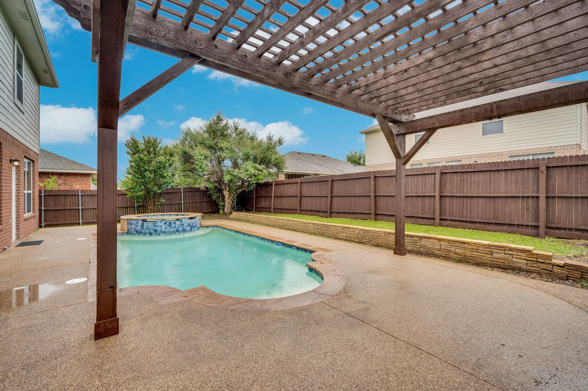 Single Family Residence For Sale in Johnson County , 1113 Skylark Drive, Burleson, Texas 76028, 4 Bedroom, 3 Bathroom, 2 Garage spaces, 2,808 Sqft, built in 2005, mls#21309227, Real Estate Agent in Burleson, Homes For Sale in Johnson county, Homes For Sale in Burleson, Realtor in Burleson Texas, Real Estate Brokerage Independent Realty Texas, Luminita Cordes Realtor