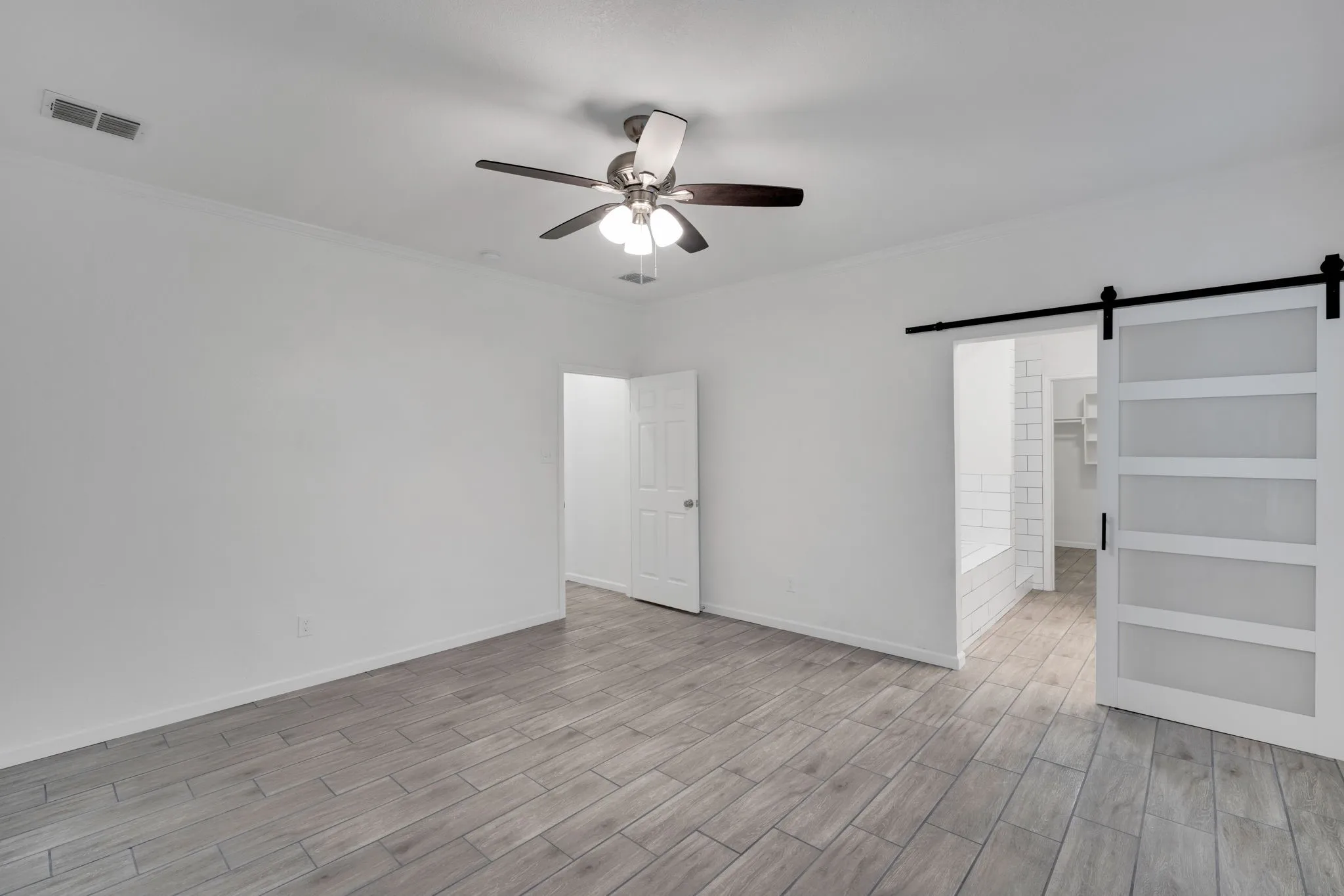 Single Family Residence For Sale in Johnson County , 1113 Skylark Drive, Burleson, Texas 76028, 4 Bedroom, 3 Bathroom, 2 Garage spaces, 2,808 Sqft, built in 2005, mls#21309227, Real Estate Agent in Burleson, Homes For Sale in Johnson county, Homes For Sale in Burleson, Realtor in Burleson Texas, Real Estate Brokerage Independent Realty Texas, Luminita Cordes Realtor