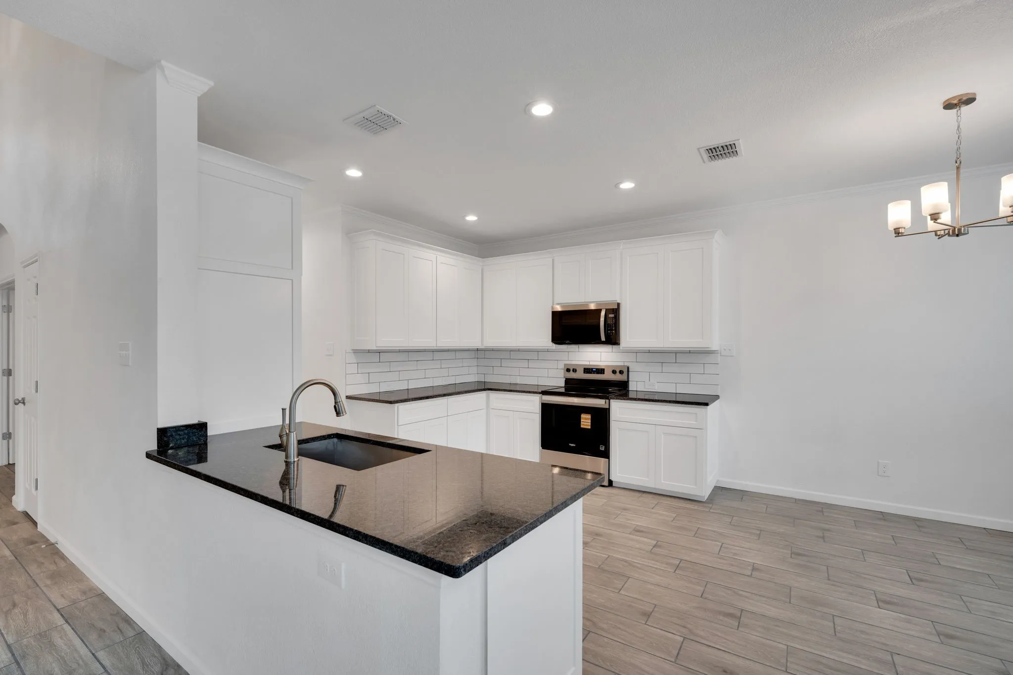 Single Family Residence For Sale in Johnson County , 1113 Skylark Drive, Burleson, Texas 76028, 4 Bedroom, 3 Bathroom, 2 Garage spaces, 2,808 Sqft, built in 2005, mls#21309227, Real Estate Agent in Burleson, Homes For Sale in Johnson county, Homes For Sale in Burleson, Realtor in Burleson Texas, Real Estate Brokerage Independent Realty Texas, Luminita Cordes Realtor