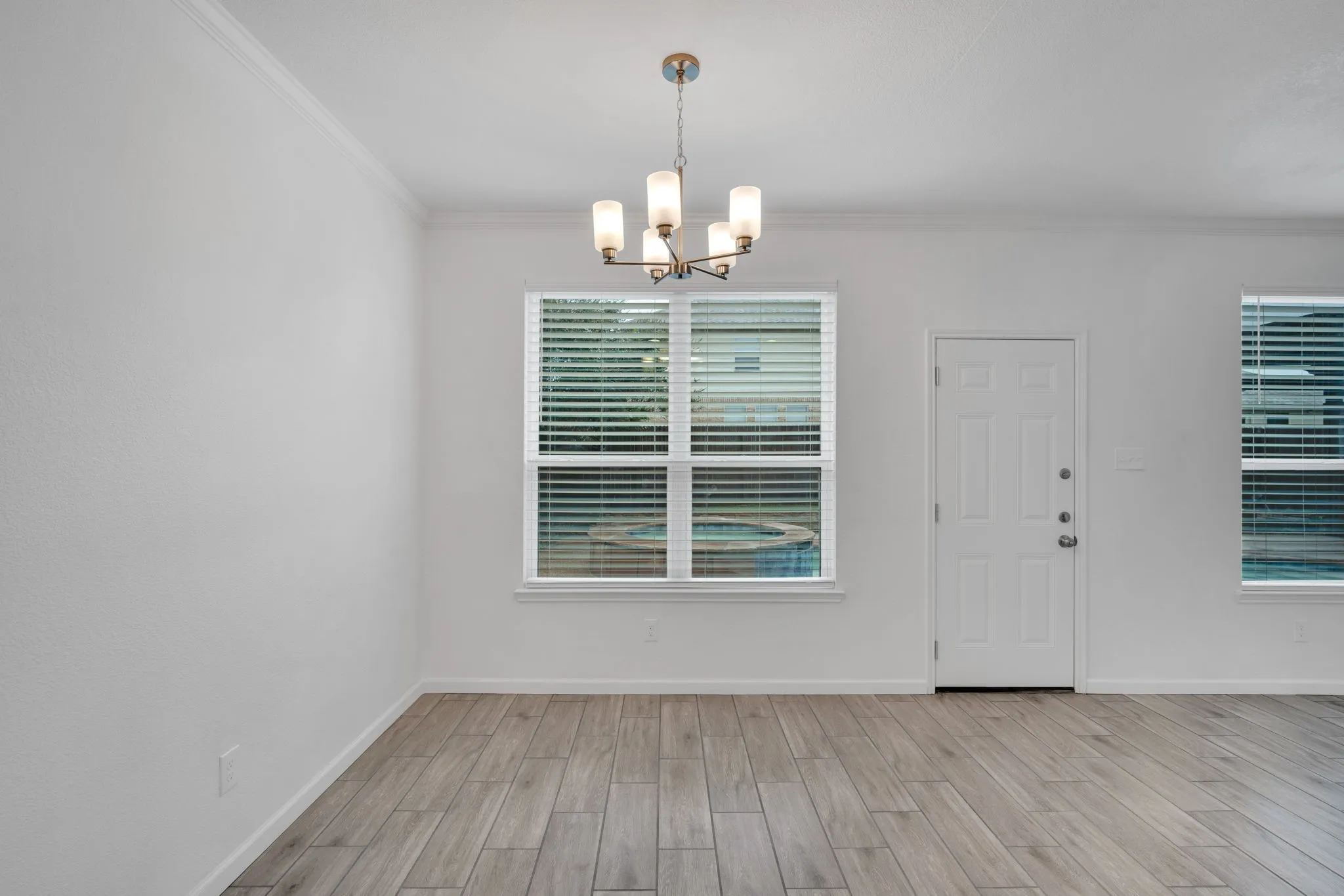 Single Family Residence For Sale in Johnson County , 1113 Skylark Drive, Burleson, Texas 76028, 4 Bedroom, 3 Bathroom, 2 Garage spaces, 2,808 Sqft, built in 2005, mls#21309227, Real Estate Agent in Burleson, Homes For Sale in Johnson county, Homes For Sale in Burleson, Realtor in Burleson Texas, Real Estate Brokerage Independent Realty Texas, Luminita Cordes Realtor