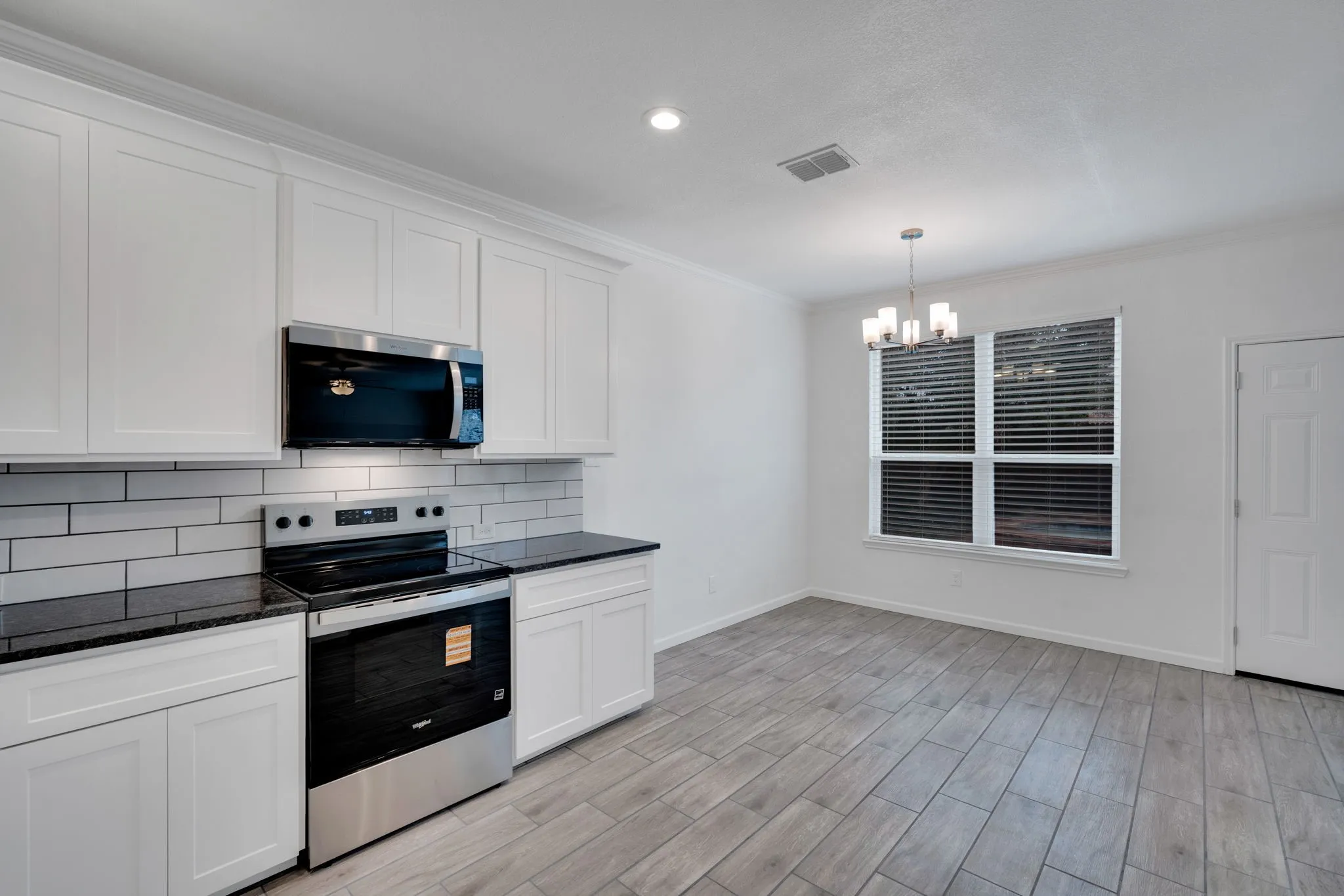 Single Family Residence For Sale in Johnson County , 1113 Skylark Drive, Burleson, Texas 76028, 4 Bedroom, 3 Bathroom, 2 Garage spaces, 2,808 Sqft, built in 2005, mls#21309227, Real Estate Agent in Burleson, Homes For Sale in Johnson county, Homes For Sale in Burleson, Realtor in Burleson Texas, Real Estate Brokerage Independent Realty Texas, Luminita Cordes Realtor