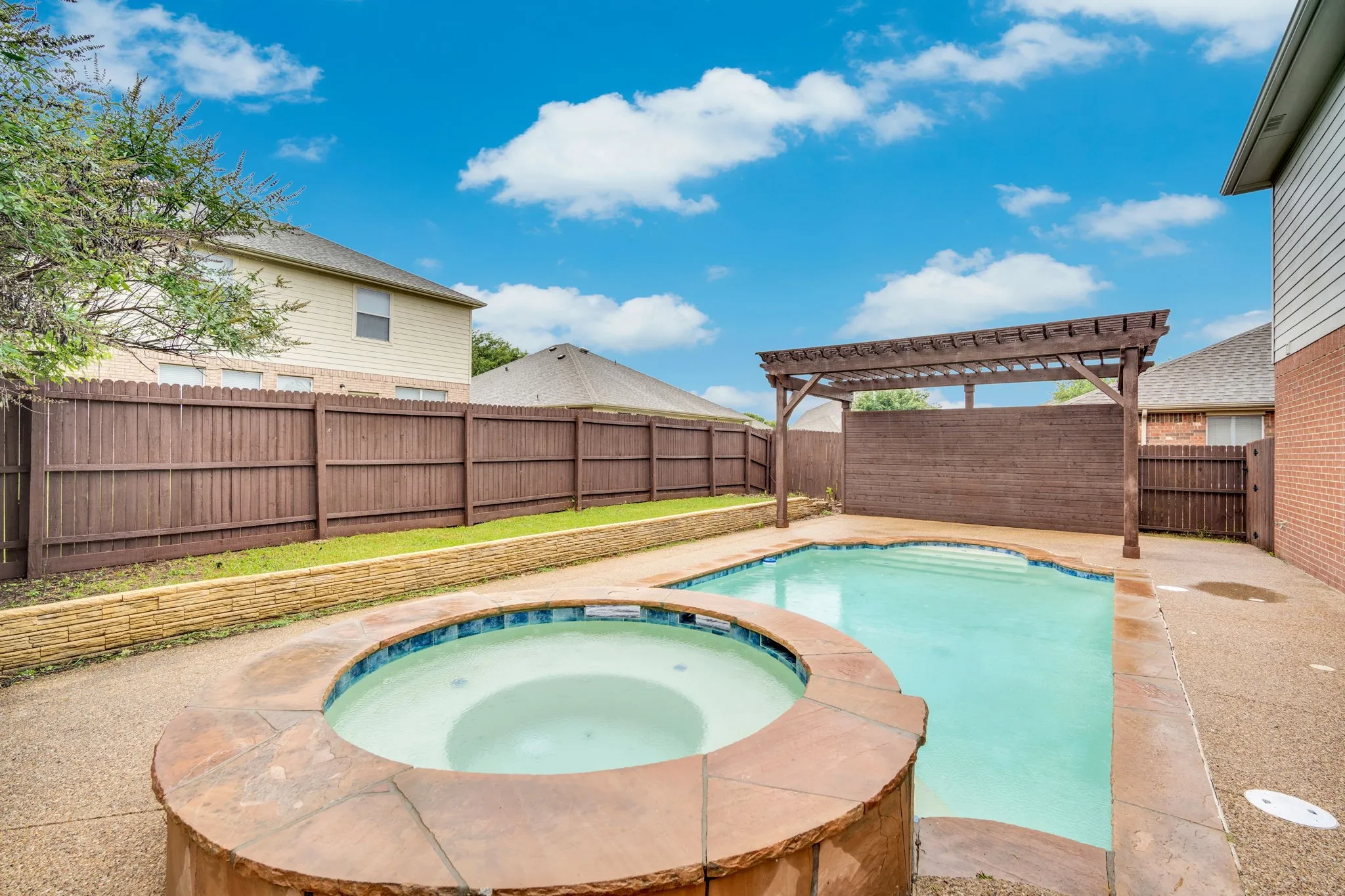 Single Family Residence For Sale in Johnson County , 1113 Skylark Drive, Burleson, Texas 76028, 4 Bedroom, 3 Bathroom, 2 Garage spaces, 2,808 Sqft, built in 2005, mls#21309227, Real Estate Agent in Burleson, Homes For Sale in Johnson county, Homes For Sale in Burleson, Realtor in Burleson Texas, Real Estate Brokerage Independent Realty Texas, Luminita Cordes Realtor