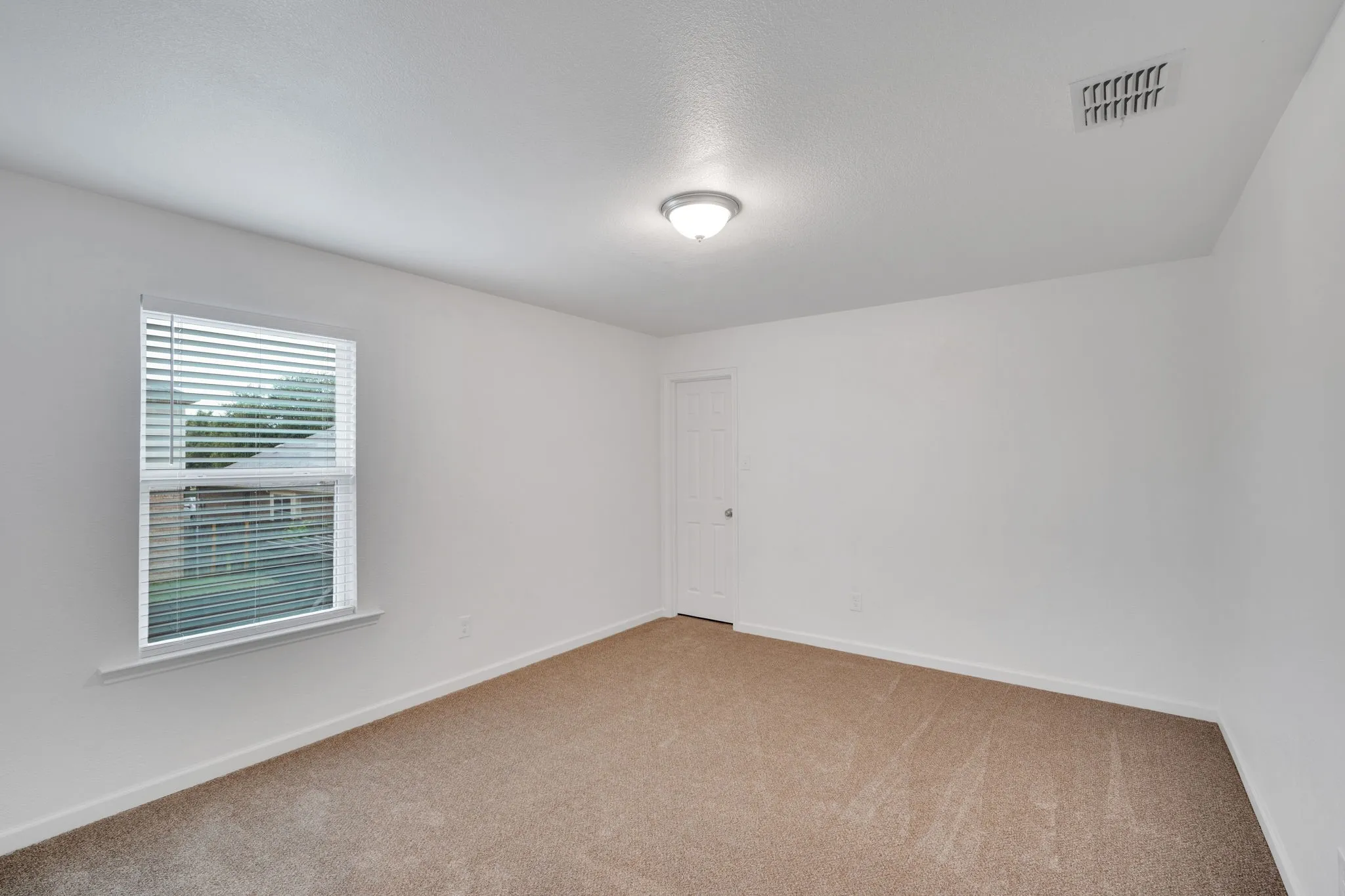 Single Family Residence For Sale in Johnson County , 1113 Skylark Drive, Burleson, Texas 76028, 4 Bedroom, 3 Bathroom, 2 Garage spaces, 2,808 Sqft, built in 2005, mls#21309227, Real Estate Agent in Burleson, Homes For Sale in Johnson county, Homes For Sale in Burleson, Realtor in Burleson Texas, Real Estate Brokerage Independent Realty Texas, Luminita Cordes Realtor