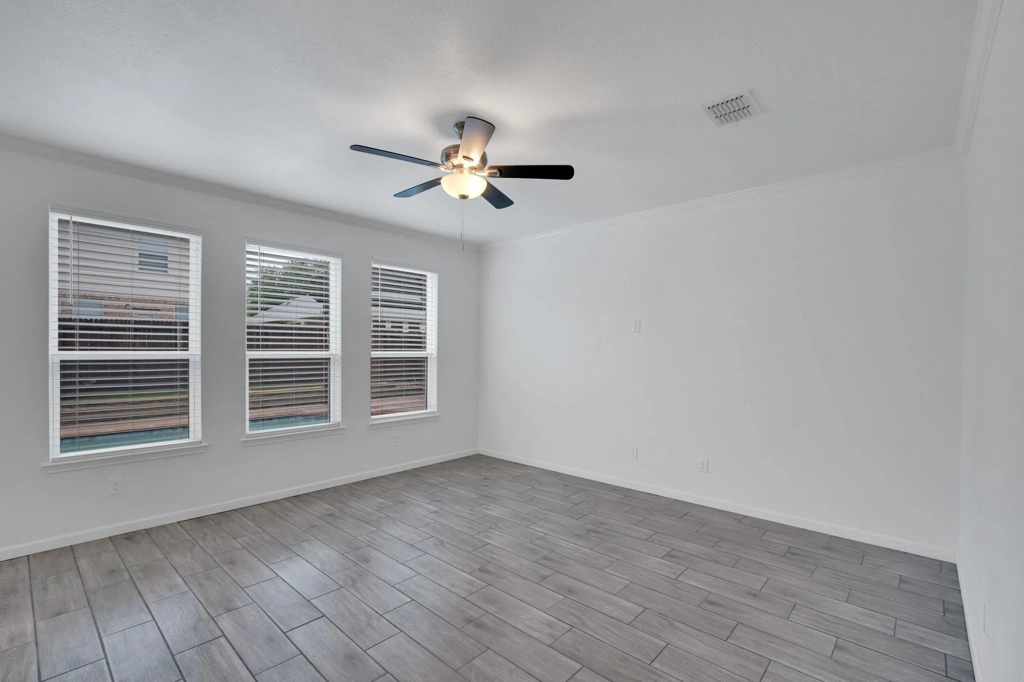 Single Family Residence For Sale in Johnson County , 1113 Skylark Drive, Burleson, Texas 76028, 4 Bedroom, 3 Bathroom, 2 Garage spaces, 2,808 Sqft, built in 2005, mls#21309227, Real Estate Agent in Burleson, Homes For Sale in Johnson county, Homes For Sale in Burleson, Realtor in Burleson Texas, Real Estate Brokerage Independent Realty Texas, Luminita Cordes Realtor