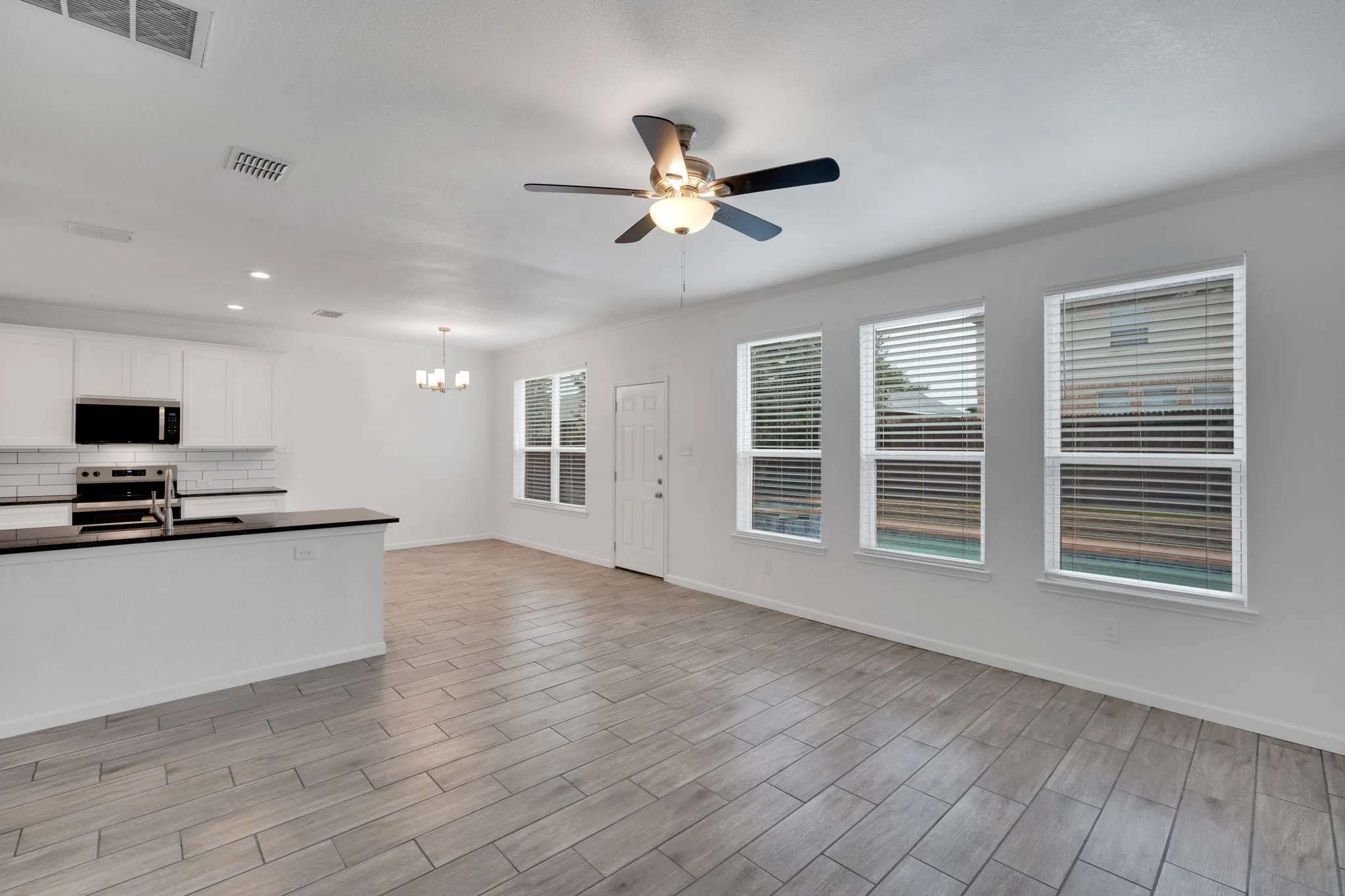 Single Family Residence For Sale in Johnson County , 1113 Skylark Drive, Burleson, Texas 76028, 4 Bedroom, 3 Bathroom, 2 Garage spaces, 2,808 Sqft, built in 2005, mls#21309227, Real Estate Agent in Burleson, Homes For Sale in Johnson county, Homes For Sale in Burleson, Realtor in Burleson Texas, Real Estate Brokerage Independent Realty Texas, Luminita Cordes Realtor