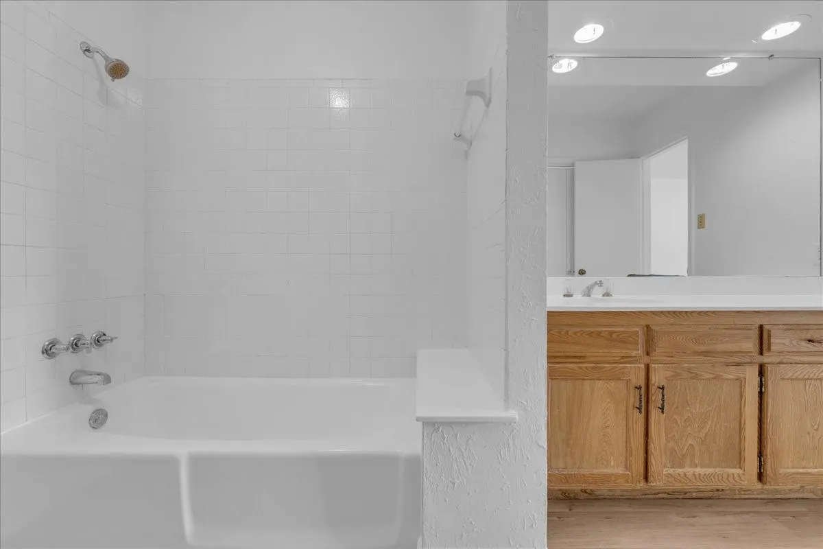 Jack n Jill Bathroom - upstairs