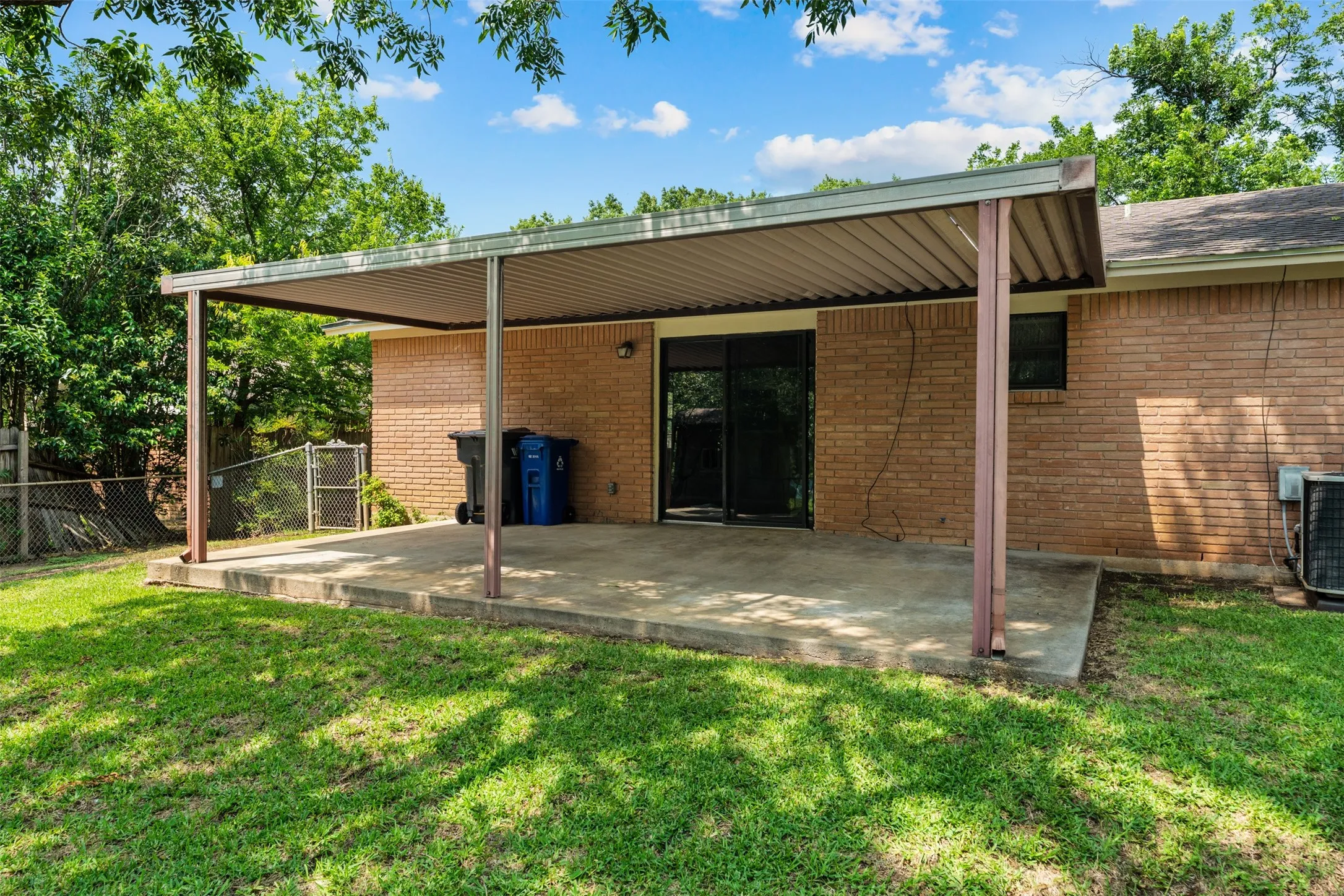 Single Family Residence For Sale in Mc Lennan County , 1324 Melrose Drive, Waco, Texas 76710, 4 Bedroom, 2 Bathroom, 2 Garage spaces, 1,536 Sqft, built in 1963, mls#21309213, Real Estate Agent in Waco, Homes For Sale in Mc Lennan county, Homes For Sale in Waco, Realtor in Waco Texas, Real Estate Brokerage Independent Realty Texas, Luminita Cordes Realtor