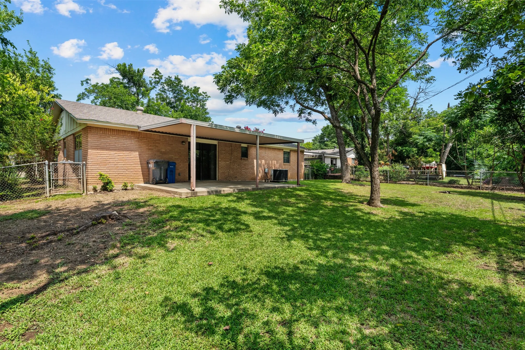 Single Family Residence For Sale in Mc Lennan County , 1324 Melrose Drive, Waco, Texas 76710, 4 Bedroom, 2 Bathroom, 2 Garage spaces, 1,536 Sqft, built in 1963, mls#21309213, Real Estate Agent in Waco, Homes For Sale in Mc Lennan county, Homes For Sale in Waco, Realtor in Waco Texas, Real Estate Brokerage Independent Realty Texas, Luminita Cordes Realtor