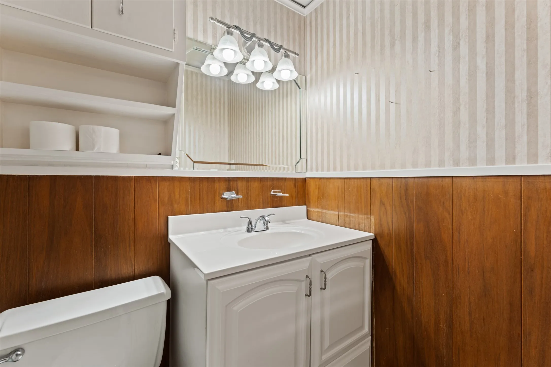 Single Family Residence For Sale in Mc Lennan County , 1324 Melrose Drive, Waco, Texas 76710, 4 Bedroom, 2 Bathroom, 2 Garage spaces, 1,536 Sqft, built in 1963, mls#21309213, Real Estate Agent in Waco, Homes For Sale in Mc Lennan county, Homes For Sale in Waco, Realtor in Waco Texas, Real Estate Brokerage Independent Realty Texas, Luminita Cordes Realtor