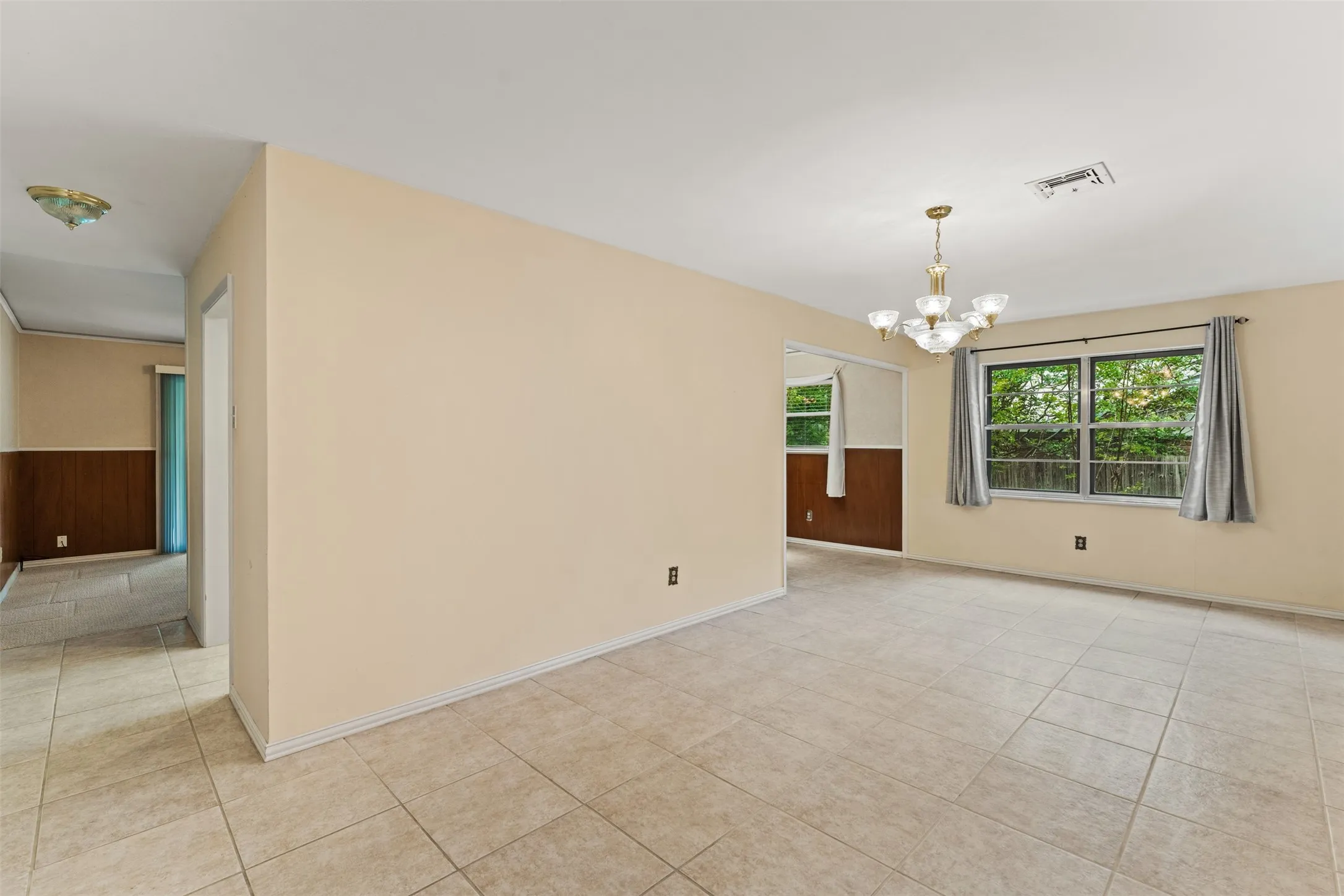 Single Family Residence For Sale in Mc Lennan County , 1324 Melrose Drive, Waco, Texas 76710, 4 Bedroom, 2 Bathroom, 2 Garage spaces, 1,536 Sqft, built in 1963, mls#21309213, Real Estate Agent in Waco, Homes For Sale in Mc Lennan county, Homes For Sale in Waco, Realtor in Waco Texas, Real Estate Brokerage Independent Realty Texas, Luminita Cordes Realtor