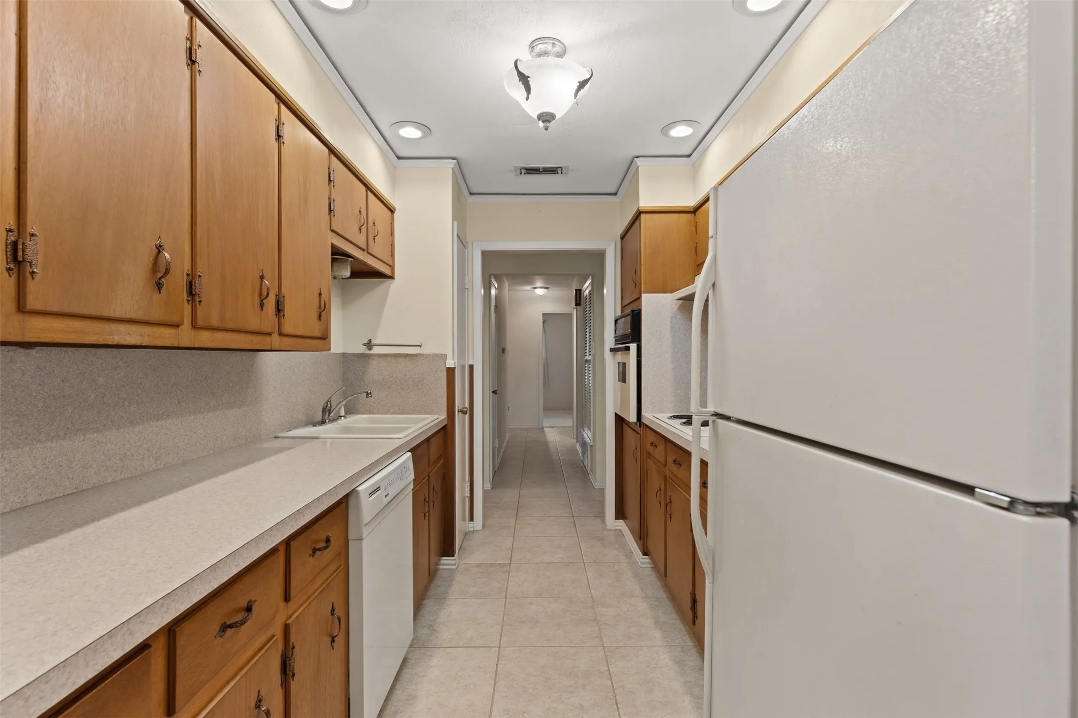 Single Family Residence For Sale in Mc Lennan County , 1324 Melrose Drive, Waco, Texas 76710, 4 Bedroom, 2 Bathroom, 2 Garage spaces, 1,536 Sqft, built in 1963, mls#21309213, Real Estate Agent in Waco, Homes For Sale in Mc Lennan county, Homes For Sale in Waco, Realtor in Waco Texas, Real Estate Brokerage Independent Realty Texas, Luminita Cordes Realtor