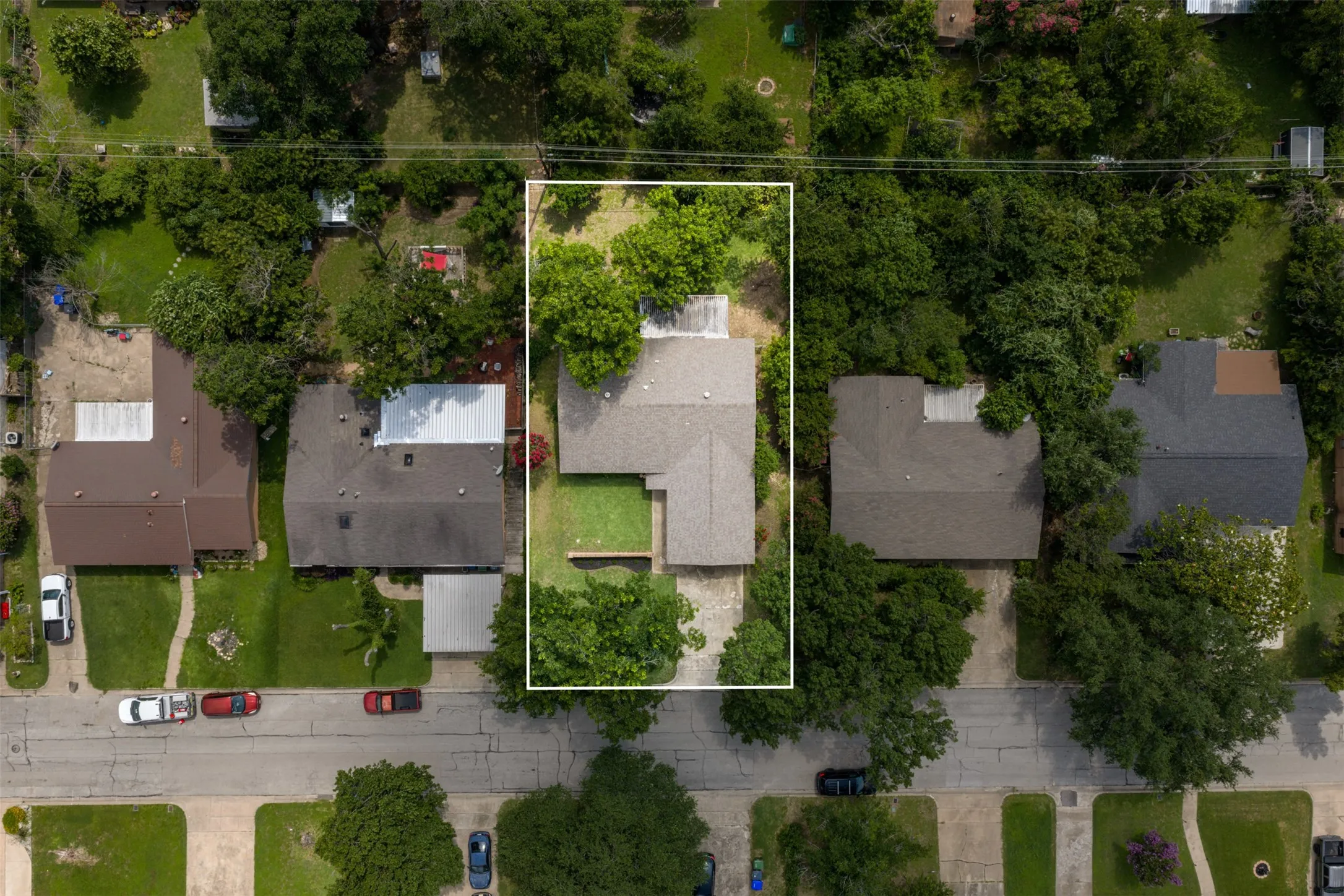 Single Family Residence For Sale in Mc Lennan County , 1324 Melrose Drive, Waco, Texas 76710, 4 Bedroom, 2 Bathroom, 2 Garage spaces, 1,536 Sqft, built in 1963, mls#21309213, Real Estate Agent in Waco, Homes For Sale in Mc Lennan county, Homes For Sale in Waco, Realtor in Waco Texas, Real Estate Brokerage Independent Realty Texas, Luminita Cordes Realtor