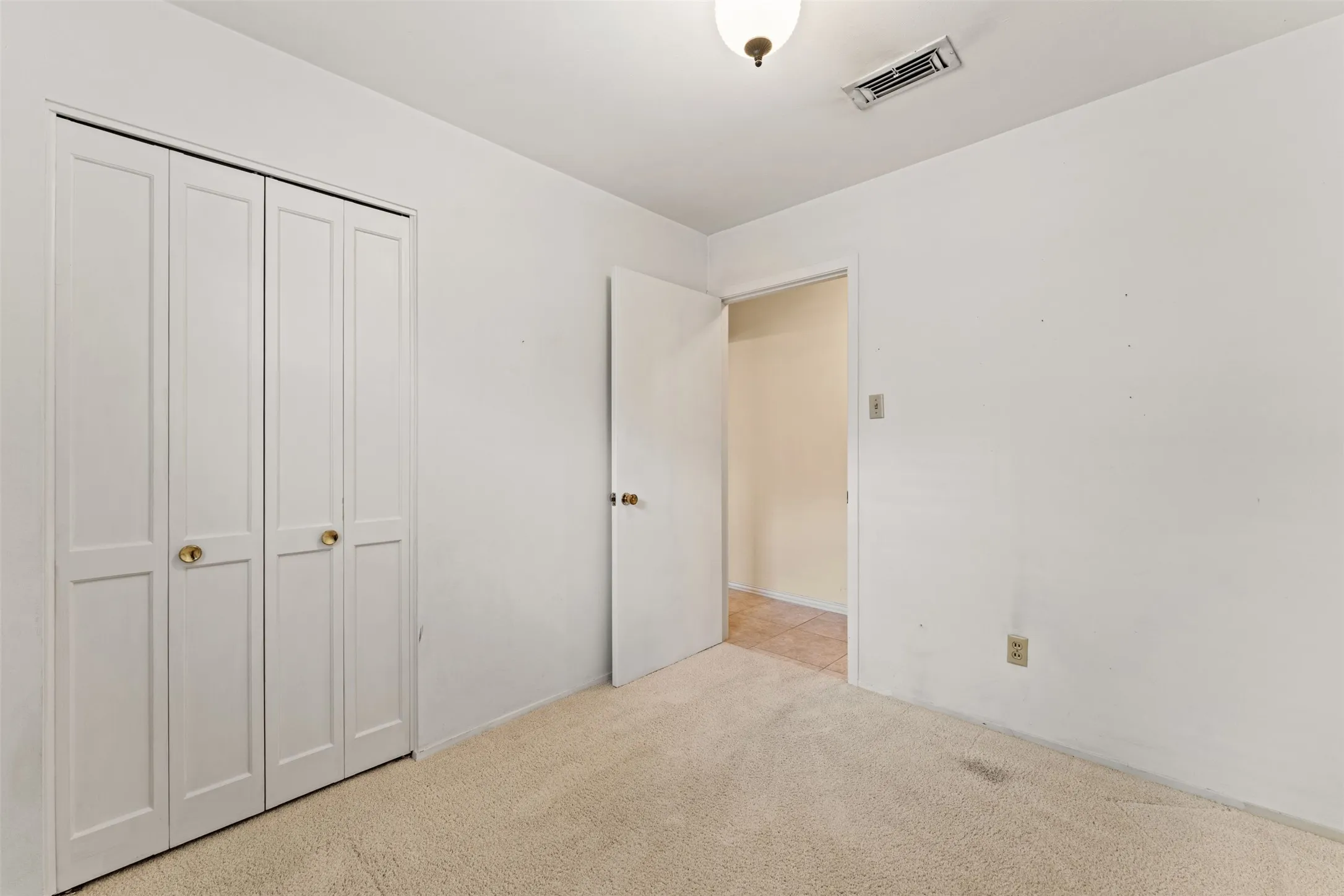 Single Family Residence For Sale in Mc Lennan County , 1324 Melrose Drive, Waco, Texas 76710, 4 Bedroom, 2 Bathroom, 2 Garage spaces, 1,536 Sqft, built in 1963, mls#21309213, Real Estate Agent in Waco, Homes For Sale in Mc Lennan county, Homes For Sale in Waco, Realtor in Waco Texas, Real Estate Brokerage Independent Realty Texas, Luminita Cordes Realtor