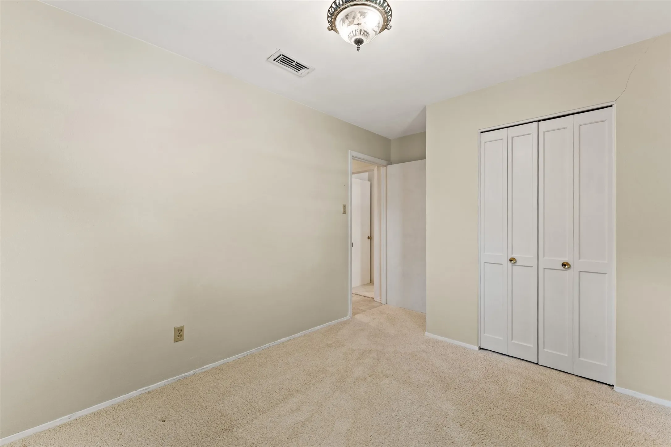 Single Family Residence For Sale in Mc Lennan County , 1324 Melrose Drive, Waco, Texas 76710, 4 Bedroom, 2 Bathroom, 2 Garage spaces, 1,536 Sqft, built in 1963, mls#21309213, Real Estate Agent in Waco, Homes For Sale in Mc Lennan county, Homes For Sale in Waco, Realtor in Waco Texas, Real Estate Brokerage Independent Realty Texas, Luminita Cordes Realtor