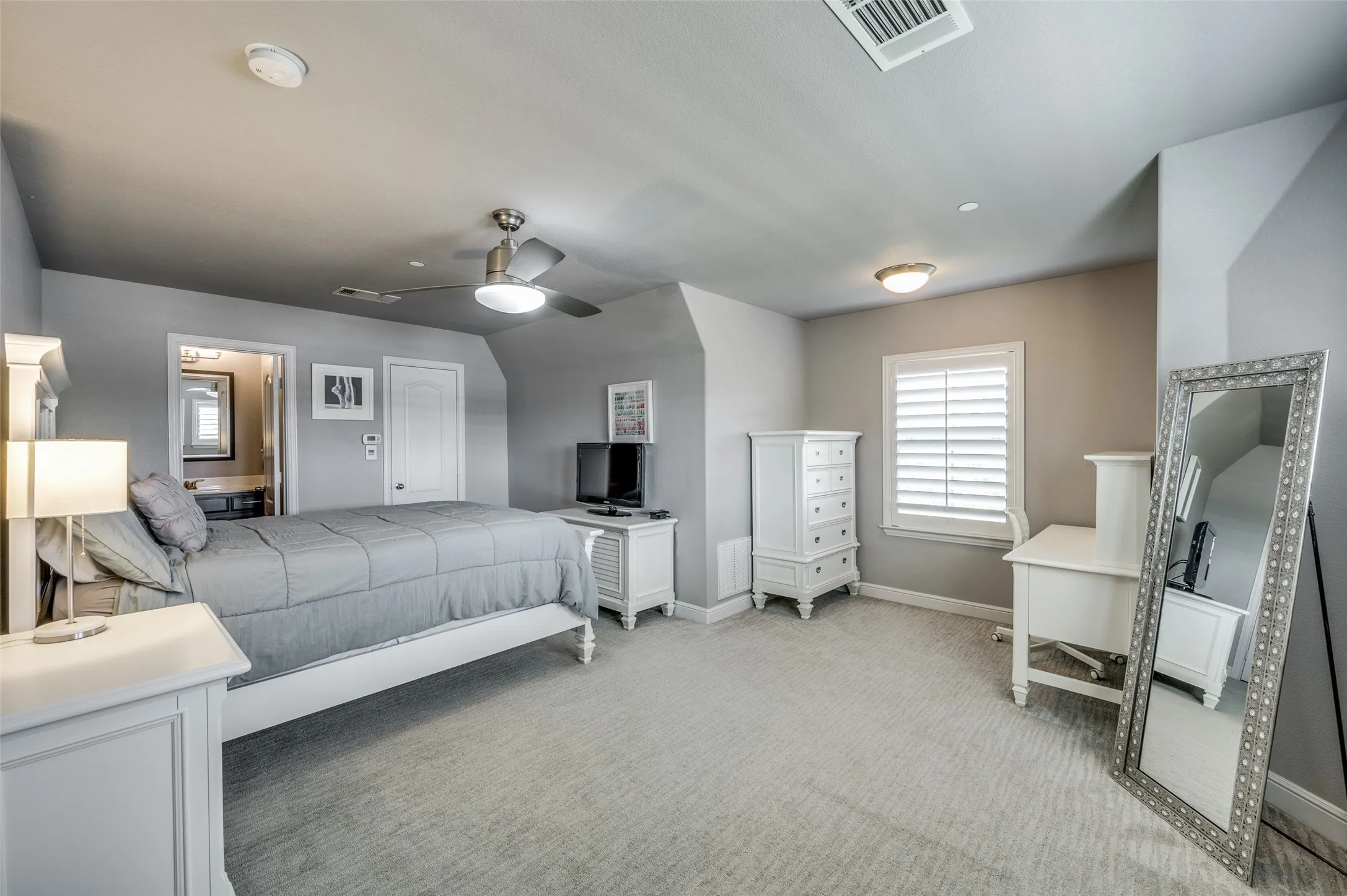 3rd Bedroom with ensuite bath