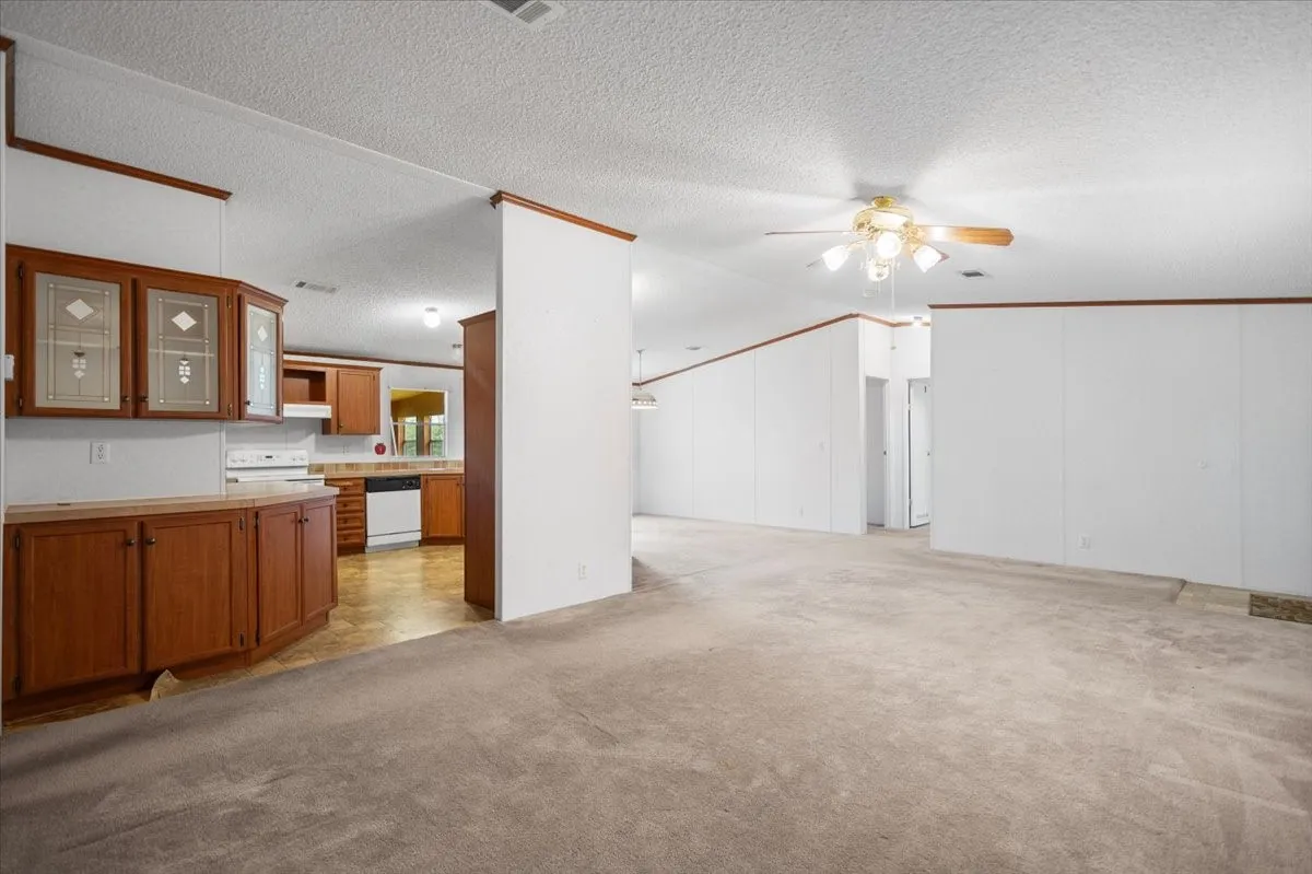 Manufactured Home For Sale in Smith County , 22960 Shell Shore Drive, Bullard, Texas 75757, 3 Bedroom, 2 Bathroom, Garage spaces, 1,512 Sqft, built in 2005, mls#21305838, Real Estate Agent in Bullard, Homes For Sale in Smith county, Homes For Sale in Bullard, Realtor in Bullard Texas, Real Estate Brokerage Independent Realty Texas, Luminita Cordes Realtor