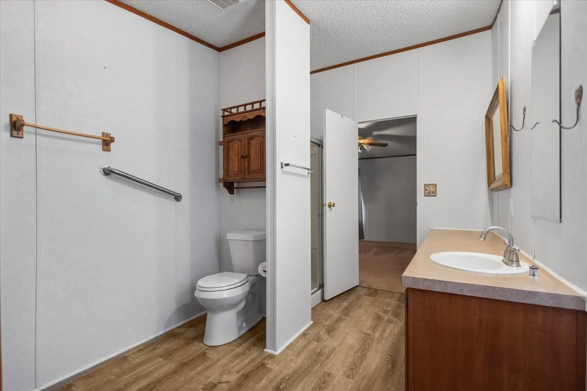Manufactured Home For Sale in Smith County , 22960 Shell Shore Drive, Bullard, Texas 75757, 3 Bedroom, 2 Bathroom, Garage spaces, 1,512 Sqft, built in 2005, mls#21305838, Real Estate Agent in Bullard, Homes For Sale in Smith county, Homes For Sale in Bullard, Realtor in Bullard Texas, Real Estate Brokerage Independent Realty Texas, Luminita Cordes Realtor