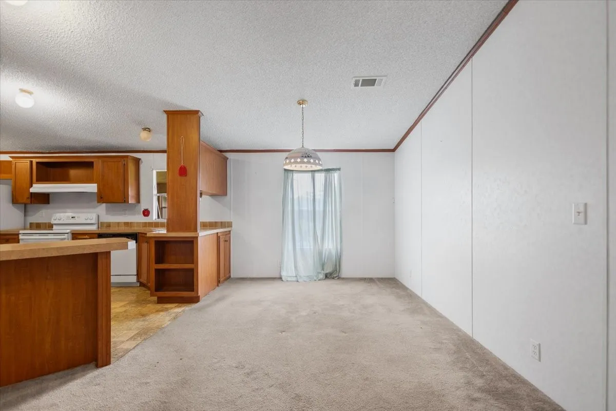 Manufactured Home For Sale in Smith County , 22960 Shell Shore Drive, Bullard, Texas 75757, 3 Bedroom, 2 Bathroom, Garage spaces, 1,512 Sqft, built in 2005, mls#21305838, Real Estate Agent in Bullard, Homes For Sale in Smith county, Homes For Sale in Bullard, Realtor in Bullard Texas, Real Estate Brokerage Independent Realty Texas, Luminita Cordes Realtor
