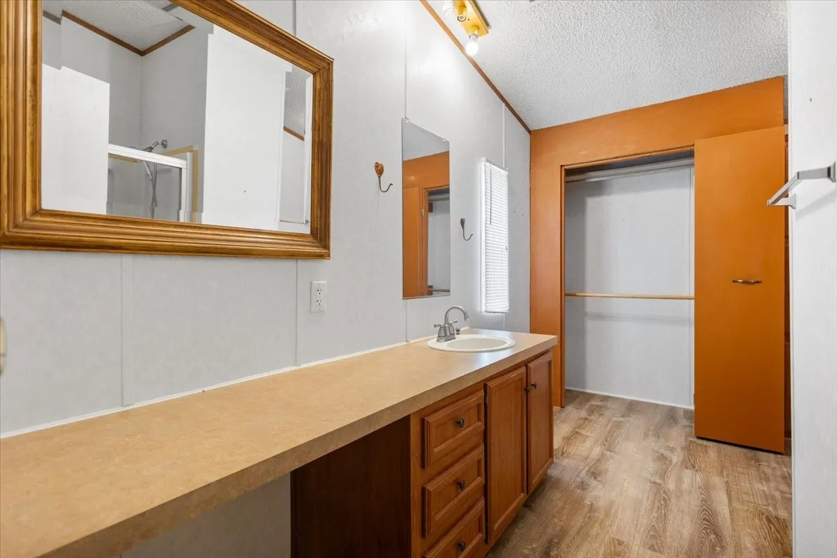 Manufactured Home For Sale in Smith County , 22960 Shell Shore Drive, Bullard, Texas 75757, 3 Bedroom, 2 Bathroom, Garage spaces, 1,512 Sqft, built in 2005, mls#21305838, Real Estate Agent in Bullard, Homes For Sale in Smith county, Homes For Sale in Bullard, Realtor in Bullard Texas, Real Estate Brokerage Independent Realty Texas, Luminita Cordes Realtor