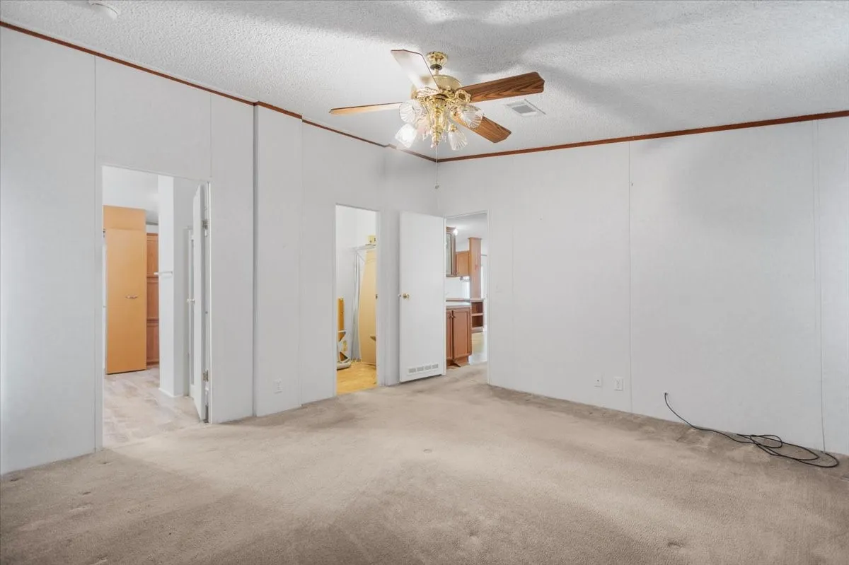 Manufactured Home For Sale in Smith County , 22960 Shell Shore Drive, Bullard, Texas 75757, 3 Bedroom, 2 Bathroom, Garage spaces, 1,512 Sqft, built in 2005, mls#21305838, Real Estate Agent in Bullard, Homes For Sale in Smith county, Homes For Sale in Bullard, Realtor in Bullard Texas, Real Estate Brokerage Independent Realty Texas, Luminita Cordes Realtor