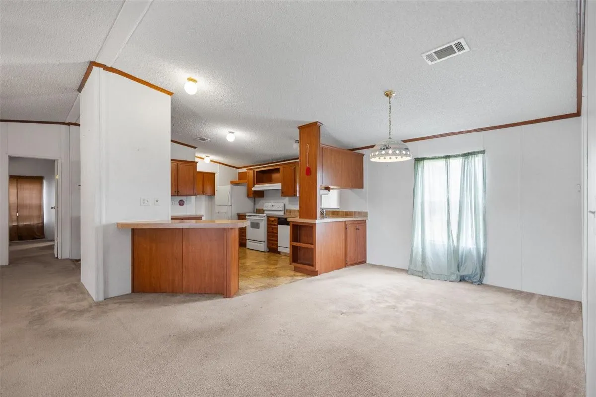 Manufactured Home For Sale in Smith County , 22960 Shell Shore Drive, Bullard, Texas 75757, 3 Bedroom, 2 Bathroom, Garage spaces, 1,512 Sqft, built in 2005, mls#21305838, Real Estate Agent in Bullard, Homes For Sale in Smith county, Homes For Sale in Bullard, Realtor in Bullard Texas, Real Estate Brokerage Independent Realty Texas, Luminita Cordes Realtor