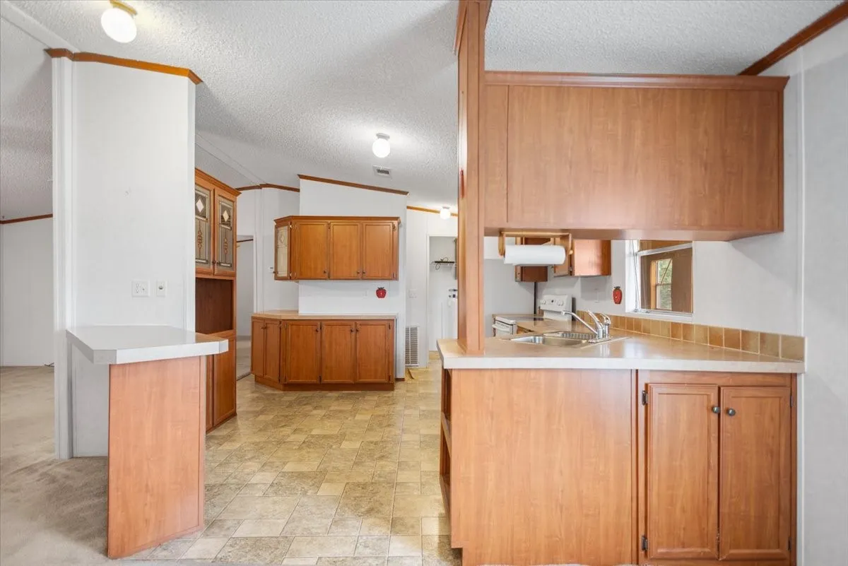 Manufactured Home For Sale in Smith County , 22960 Shell Shore Drive, Bullard, Texas 75757, 3 Bedroom, 2 Bathroom, Garage spaces, 1,512 Sqft, built in 2005, mls#21305838, Real Estate Agent in Bullard, Homes For Sale in Smith county, Homes For Sale in Bullard, Realtor in Bullard Texas, Real Estate Brokerage Independent Realty Texas, Luminita Cordes Realtor