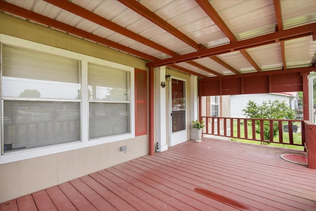 Manufactured Home For Sale in Smith County , 22960 Shell Shore Drive, Bullard, Texas 75757, 3 Bedroom, 2 Bathroom, Garage spaces, 1,512 Sqft, built in 2005, mls#21305838, Real Estate Agent in Bullard, Homes For Sale in Smith county, Homes For Sale in Bullard, Realtor in Bullard Texas, Real Estate Brokerage Independent Realty Texas, Luminita Cordes Realtor