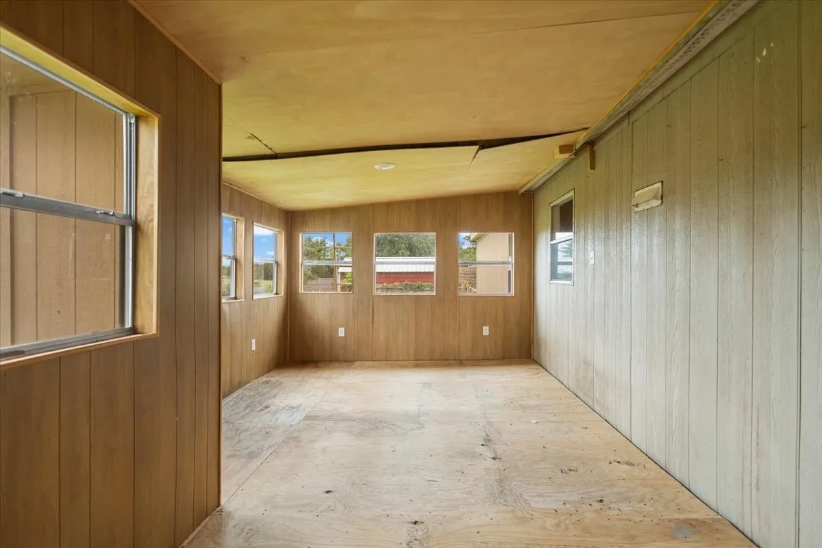 Manufactured Home For Sale in Smith County , 22960 Shell Shore Drive, Bullard, Texas 75757, 3 Bedroom, 2 Bathroom, Garage spaces, 1,512 Sqft, built in 2005, mls#21305838, Real Estate Agent in Bullard, Homes For Sale in Smith county, Homes For Sale in Bullard, Realtor in Bullard Texas, Real Estate Brokerage Independent Realty Texas, Luminita Cordes Realtor
