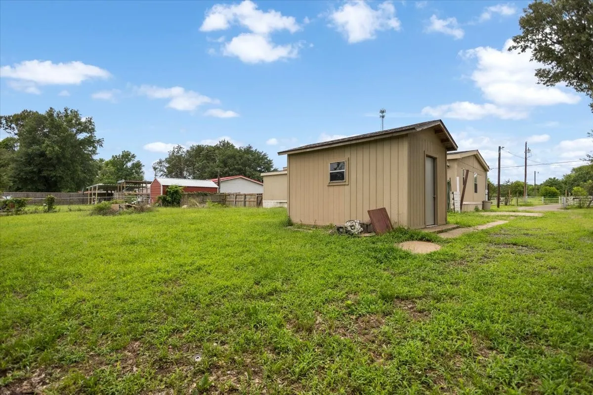 Manufactured Home For Sale in Smith County , 22960 Shell Shore Drive, Bullard, Texas 75757, 3 Bedroom, 2 Bathroom, Garage spaces, 1,512 Sqft, built in 2005, mls#21305838, Real Estate Agent in Bullard, Homes For Sale in Smith county, Homes For Sale in Bullard, Realtor in Bullard Texas, Real Estate Brokerage Independent Realty Texas, Luminita Cordes Realtor