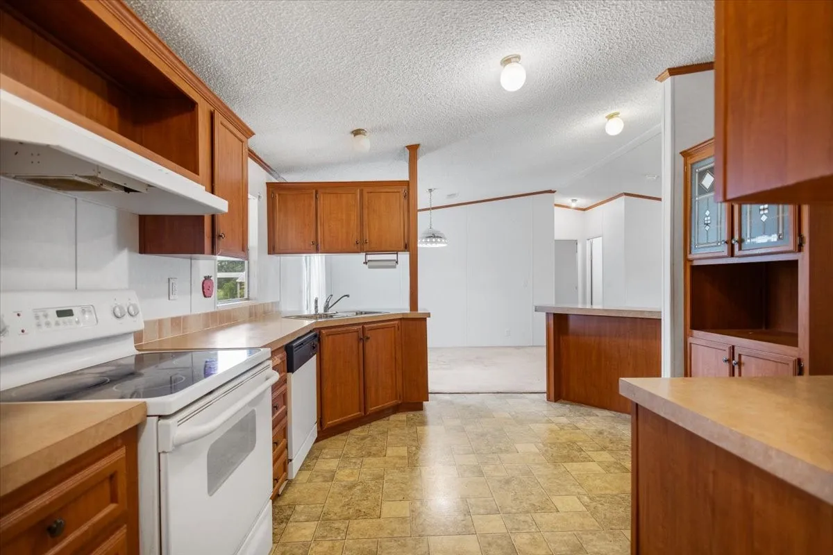 Manufactured Home For Sale in Smith County , 22960 Shell Shore Drive, Bullard, Texas 75757, 3 Bedroom, 2 Bathroom, Garage spaces, 1,512 Sqft, built in 2005, mls#21305838, Real Estate Agent in Bullard, Homes For Sale in Smith county, Homes For Sale in Bullard, Realtor in Bullard Texas, Real Estate Brokerage Independent Realty Texas, Luminita Cordes Realtor