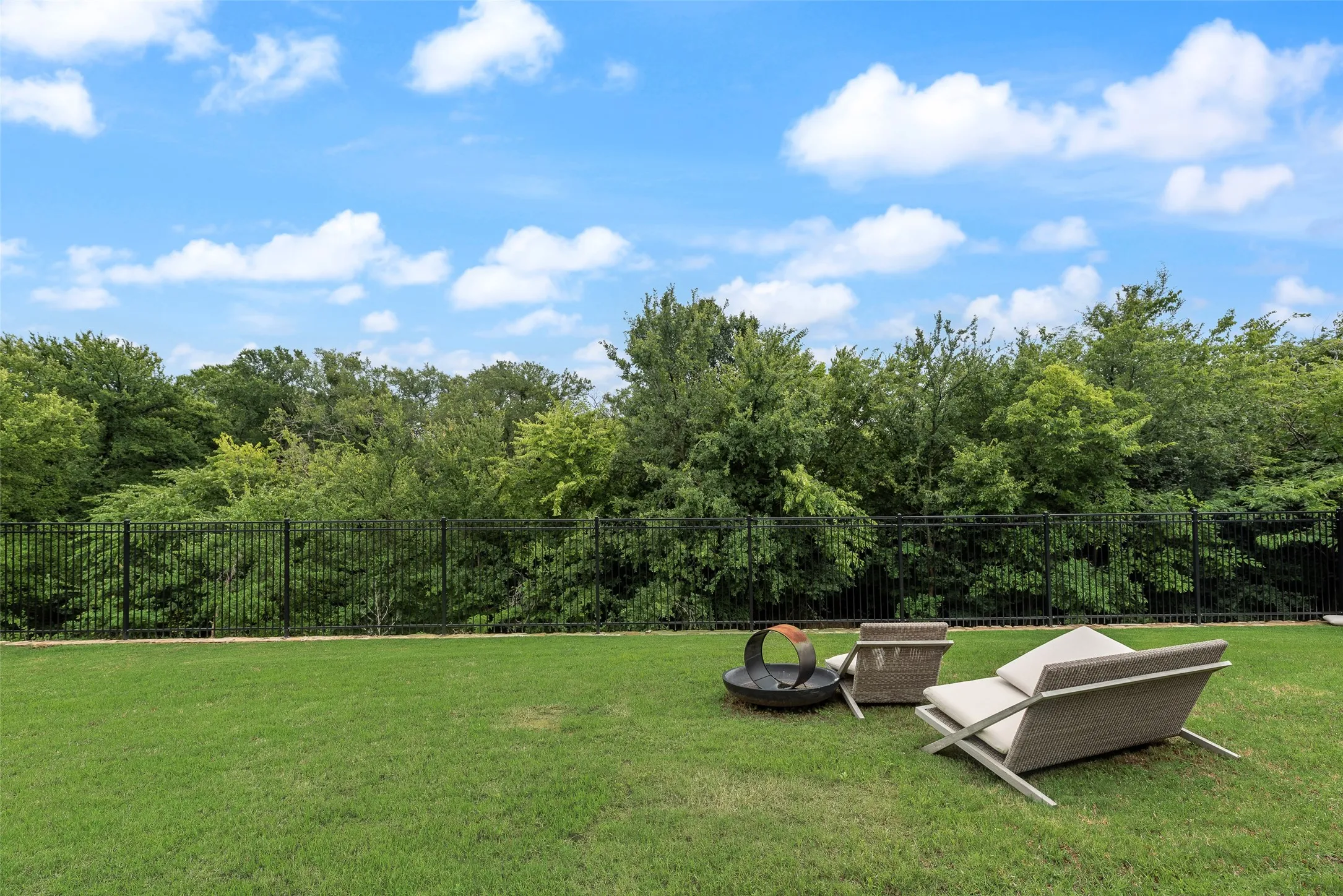 Single Family Residence For Sale in Denton County , 820 Filly, Aubrey, Texas 76227, 4 Bedrooms, 3 Bathrooms, 2 Garage spaces, 3,328 Sqft, built in 2023, Price $610,000, mls#21308500, Real Estate Agent in Aubrey, Homes For Sale in Denton county, Homes For Sale in Aubrey, Realtor in Aubrey Texas, Real Estate Brokerage Independent Realty Texas, Luminita Cordes Realtor