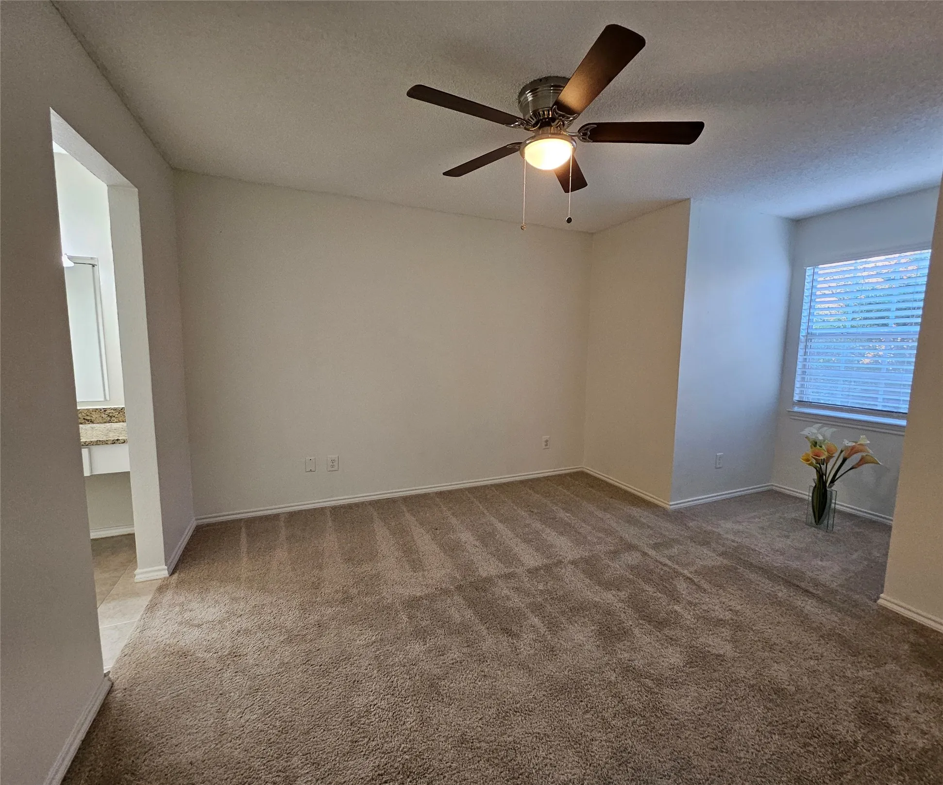 Townhouse For Sale in Collin County , 17910 Windflower Way 2004, Dallas, Texas 75252, 3 Bedroom, 3 Bathroom, Garage spaces, 1,555 Sqft, built in 1985, mls#21309214, Real Estate Agent in Dallas, Homes For Sale in Collin county, Homes For Sale in Dallas, Realtor in Dallas Texas, Real Estate Brokerage Independent Realty Texas, Luminita Cordes Realtor