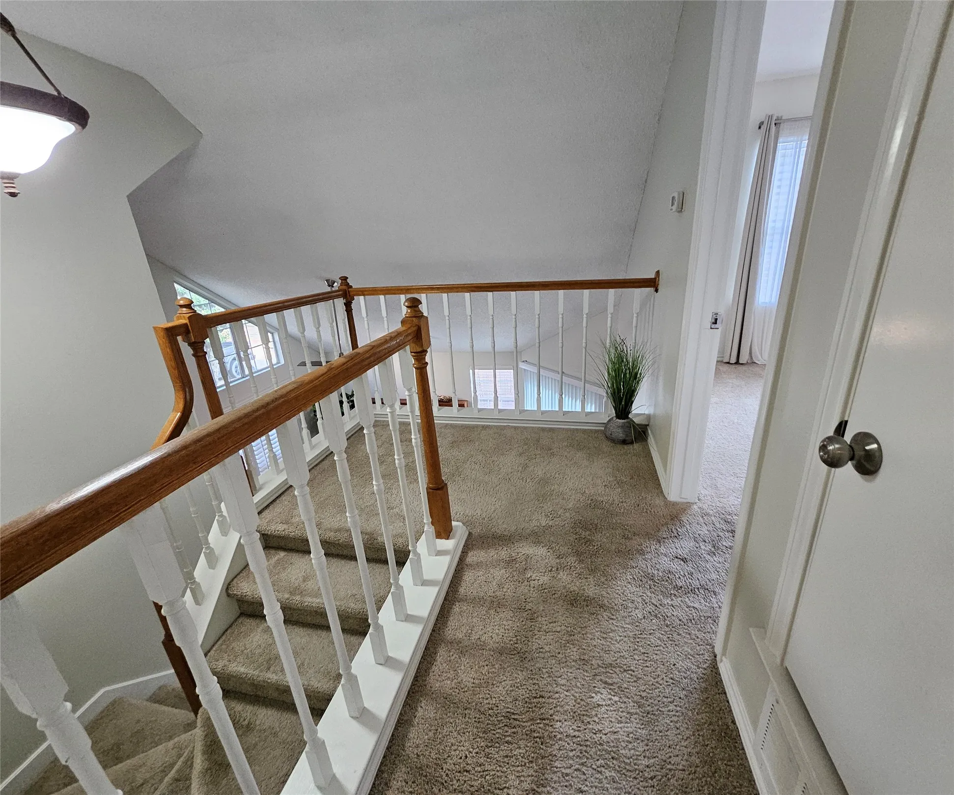 Townhouse For Sale in Collin County , 17910 Windflower Way 2004, Dallas, Texas 75252, 3 Bedroom, 3 Bathroom, Garage spaces, 1,555 Sqft, built in 1985, mls#21309214, Real Estate Agent in Dallas, Homes For Sale in Collin county, Homes For Sale in Dallas, Realtor in Dallas Texas, Real Estate Brokerage Independent Realty Texas, Luminita Cordes Realtor