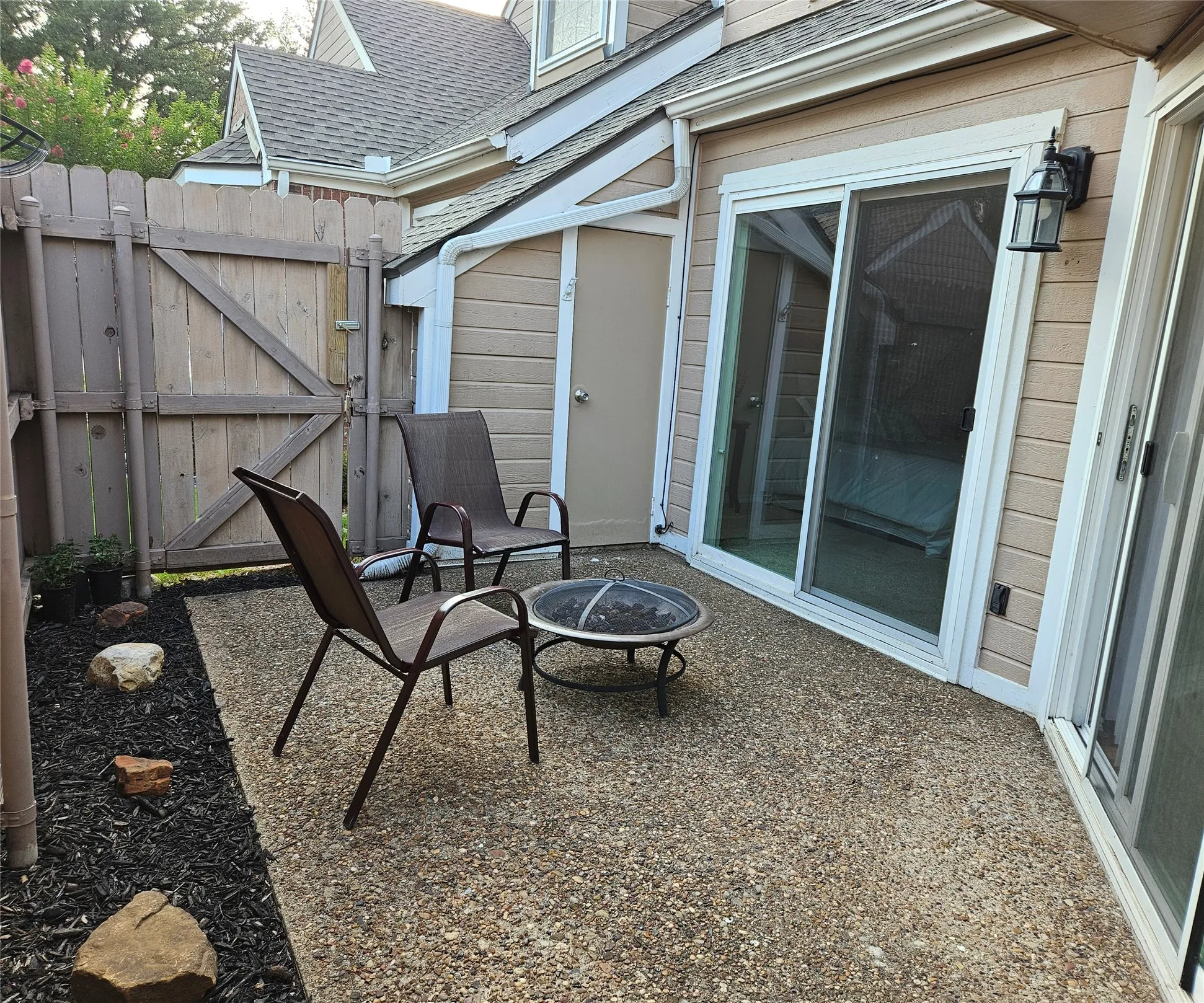 Townhouse For Sale in Collin County , 17910 Windflower Way 2004, Dallas, Texas 75252, 3 Bedroom, 3 Bathroom, Garage spaces, 1,555 Sqft, built in 1985, mls#21309214, Real Estate Agent in Dallas, Homes For Sale in Collin county, Homes For Sale in Dallas, Realtor in Dallas Texas, Real Estate Brokerage Independent Realty Texas, Luminita Cordes Realtor