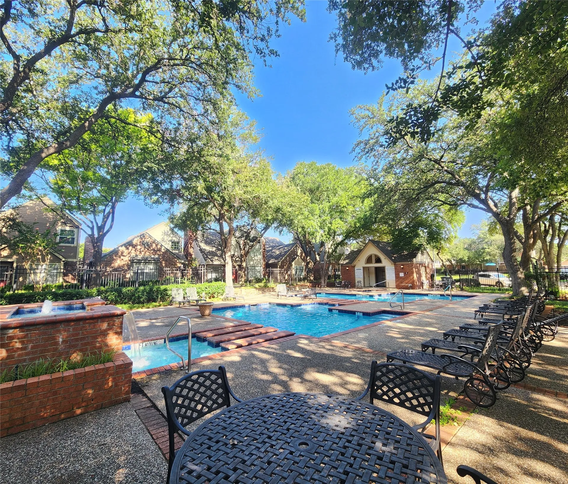 Townhouse For Sale in Collin County , 17910 Windflower Way 2004, Dallas, Texas 75252, 3 Bedroom, 3 Bathroom, Garage spaces, 1,555 Sqft, built in 1985, mls#21309214, Real Estate Agent in Dallas, Homes For Sale in Collin county, Homes For Sale in Dallas, Realtor in Dallas Texas, Real Estate Brokerage Independent Realty Texas, Luminita Cordes Realtor