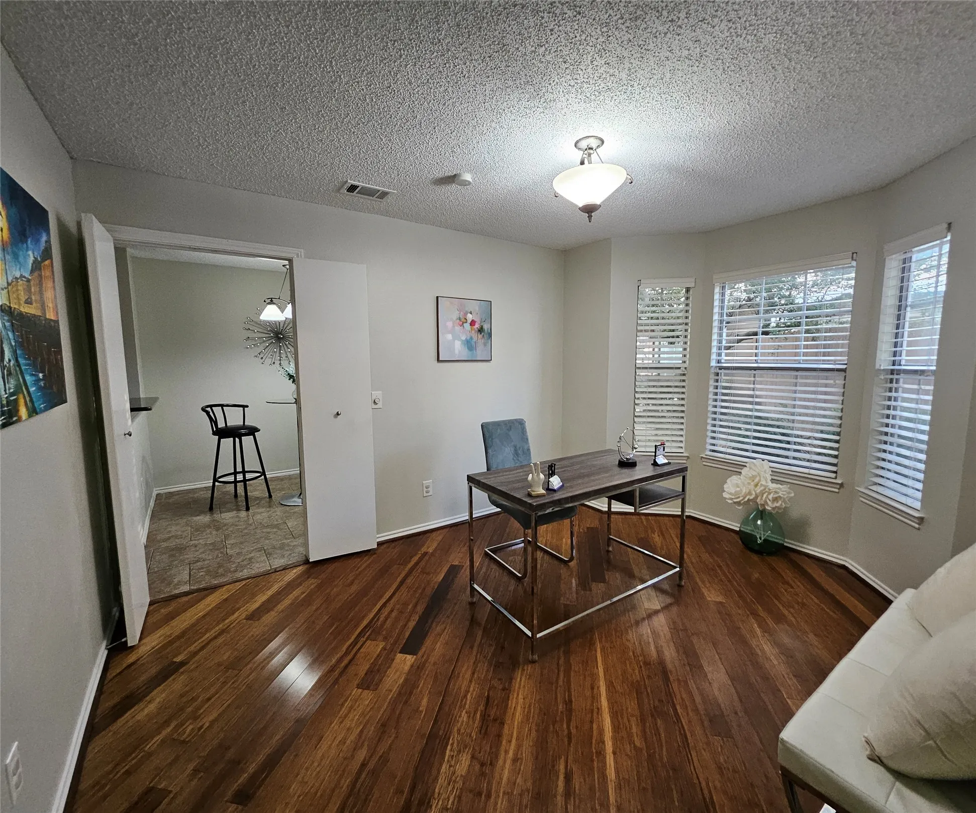 Townhouse For Sale in Collin County , 17910 Windflower Way 2004, Dallas, Texas 75252, 3 Bedroom, 3 Bathroom, Garage spaces, 1,555 Sqft, built in 1985, mls#21309214, Real Estate Agent in Dallas, Homes For Sale in Collin county, Homes For Sale in Dallas, Realtor in Dallas Texas, Real Estate Brokerage Independent Realty Texas, Luminita Cordes Realtor
