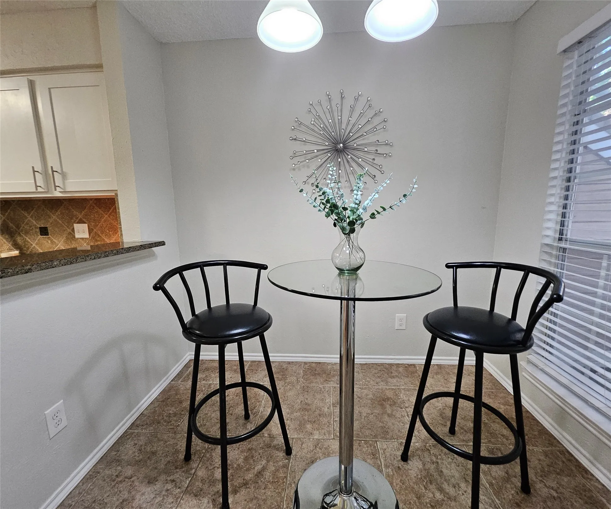 Townhouse For Sale in Collin County , 17910 Windflower Way 2004, Dallas, Texas 75252, 3 Bedroom, 3 Bathroom, Garage spaces, 1,555 Sqft, built in 1985, mls#21309214, Real Estate Agent in Dallas, Homes For Sale in Collin county, Homes For Sale in Dallas, Realtor in Dallas Texas, Real Estate Brokerage Independent Realty Texas, Luminita Cordes Realtor