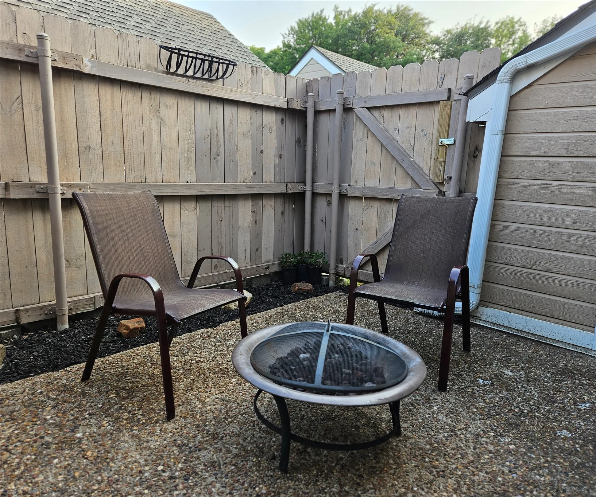 Townhouse For Sale in Collin County , 17910 Windflower Way 2004, Dallas, Texas 75252, 3 Bedroom, 3 Bathroom, Garage spaces, 1,555 Sqft, built in 1985, mls#21309214, Real Estate Agent in Dallas, Homes For Sale in Collin county, Homes For Sale in Dallas, Realtor in Dallas Texas, Real Estate Brokerage Independent Realty Texas, Luminita Cordes Realtor