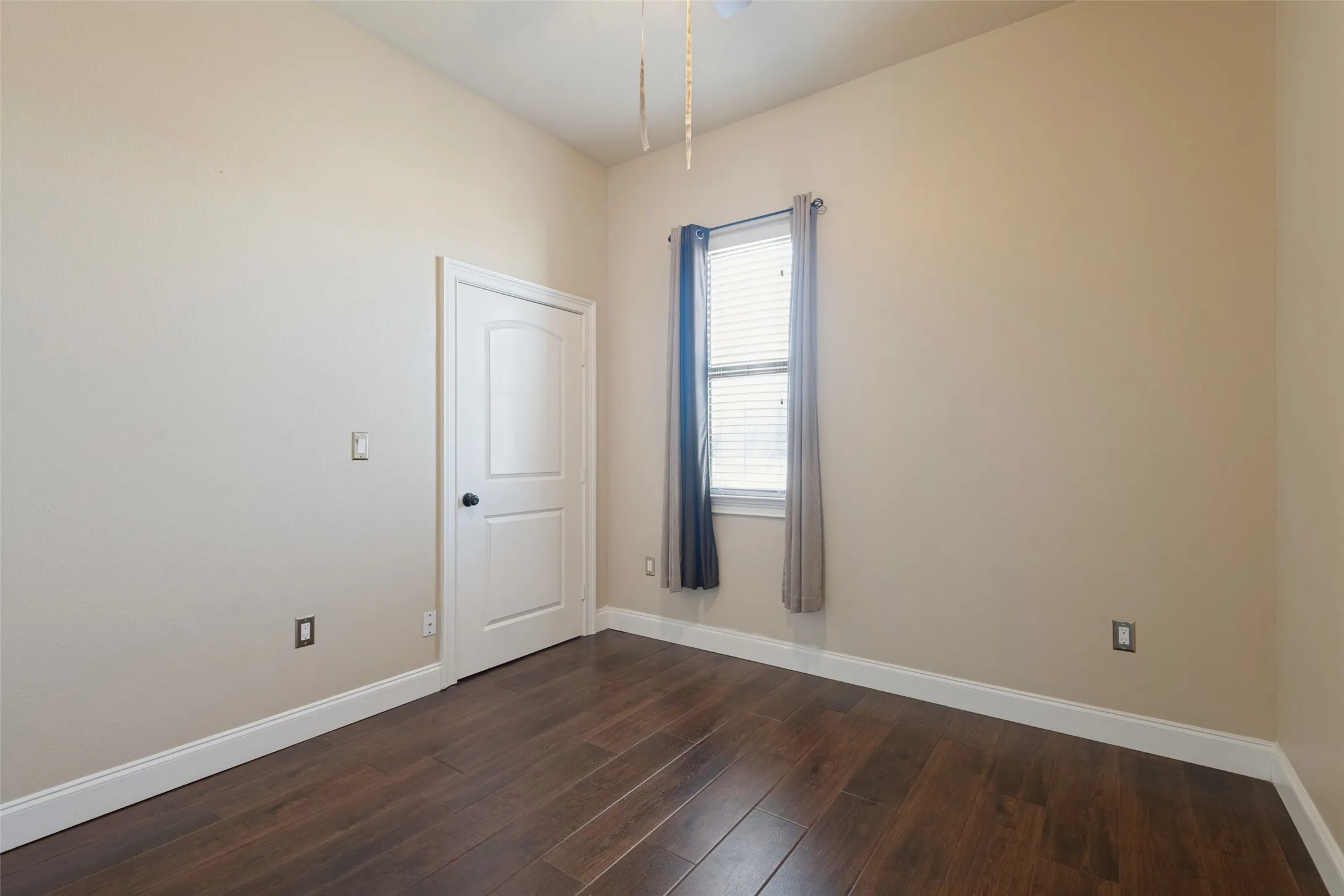 Single Family Residence For Sale in Kaufman County , 112 Brooks Street, Terrell, Texas 75160, 3 Bedroom, 3 Bathroom, 2 Garage spaces, 1,837 Sqft, built in 2018, mls#21309146, Real Estate Agent in Terrell, Homes For Sale in Kaufman county, Homes For Sale in Terrell, Realtor in Terrell Texas, Real Estate Brokerage Independent Realty Texas, Luminita Cordes Realtor