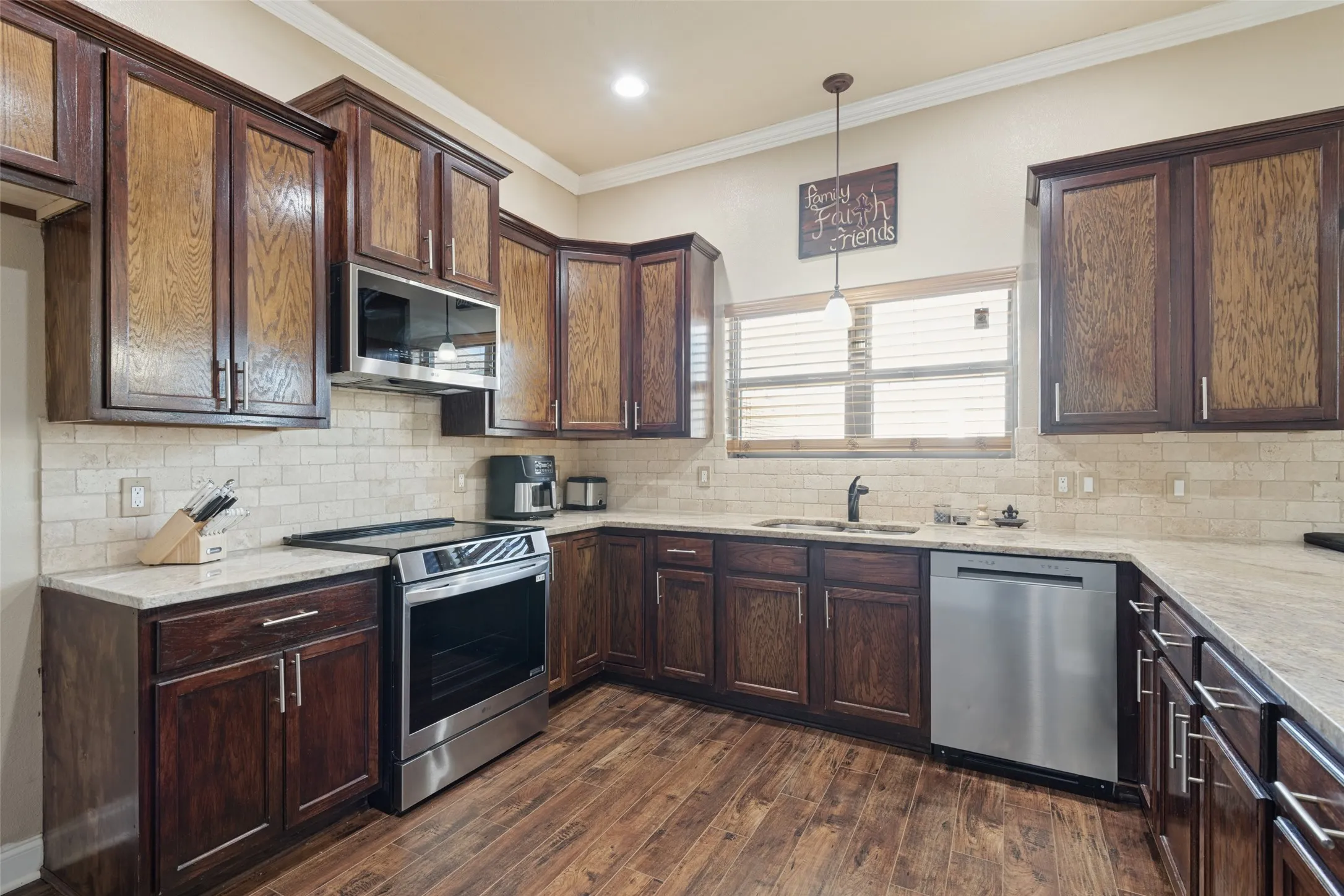 Single Family Residence For Sale in Kaufman County , 112 Brooks Street, Terrell, Texas 75160, 3 Bedroom, 3 Bathroom, 2 Garage spaces, 1,837 Sqft, built in 2018, mls#21309146, Real Estate Agent in Terrell, Homes For Sale in Kaufman county, Homes For Sale in Terrell, Realtor in Terrell Texas, Real Estate Brokerage Independent Realty Texas, Luminita Cordes Realtor