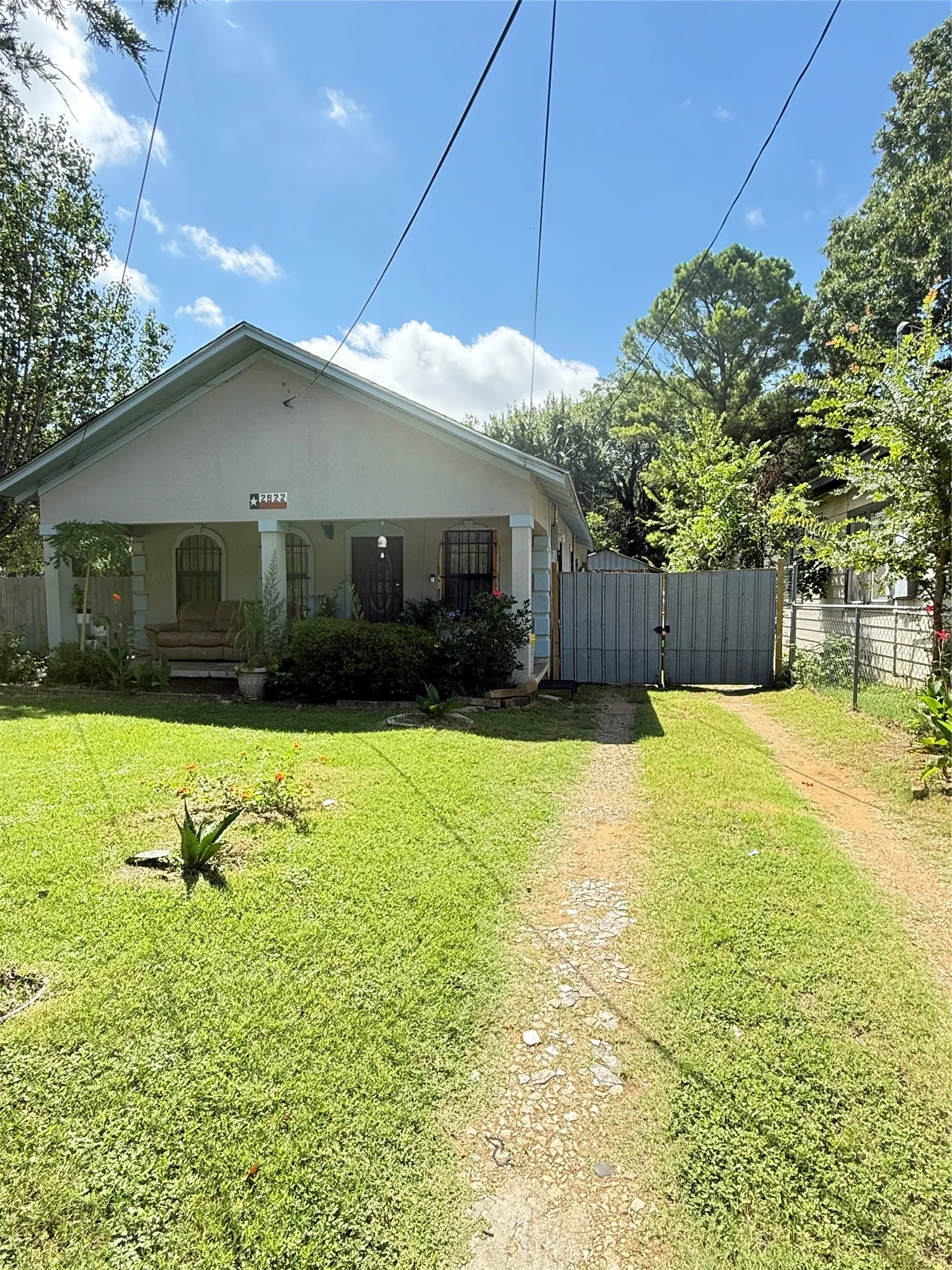 Single Family Residence For Sale in Dallas County , 2922 Reed Lane, Dallas, Texas 75215, 3 Bedrooms, 1 Bathroom, Garage spaces, 1,200 Sqft, built in 1926, Price $170,000, mls#21309335, Real Estate Agent in Dallas, Homes For Sale in Dallas county, Homes For Sale in Dallas, Realtor in Dallas Texas, Real Estate Brokerage Independent Realty Texas, Luminita Cordes Realtor