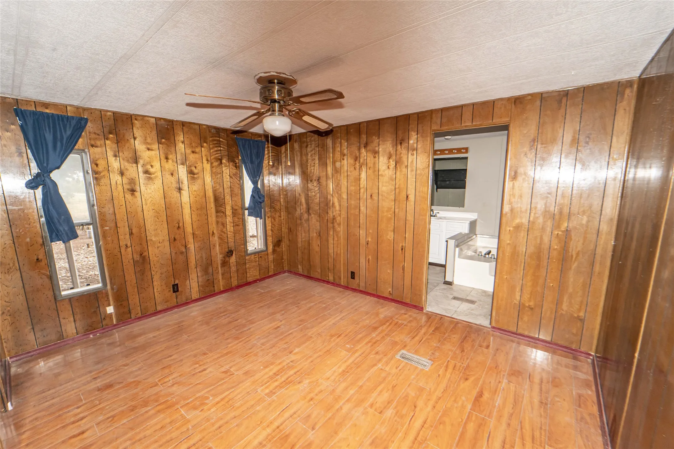 Mobile Home For Sale in Stephens County , 122 County Road 306, Breckenridge, Texas 76424, 4 Bedroom, 2 Bathroom, 1 Garage spaces, 1,696 Sqft, built in 1980, Price $80,000, mls#21309328, Real Estate Agent in Breckenridge, Homes For Sale in Stephens county, Homes For Sale in Breckenridge, Realtor in Breckenridge Texas, Real Estate Brokerage Independent Realty Texas, Luminita Cordes Realtor