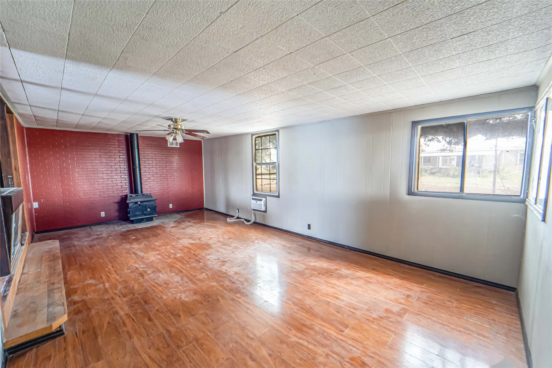 Mobile Home For Sale in Stephens County , 122 County Road 306, Breckenridge, Texas 76424, 4 Bedroom, 2 Bathroom, 1 Garage spaces, 1,696 Sqft, built in 1980, Price $80,000, mls#21309328, Real Estate Agent in Breckenridge, Homes For Sale in Stephens county, Homes For Sale in Breckenridge, Realtor in Breckenridge Texas, Real Estate Brokerage Independent Realty Texas, Luminita Cordes Realtor