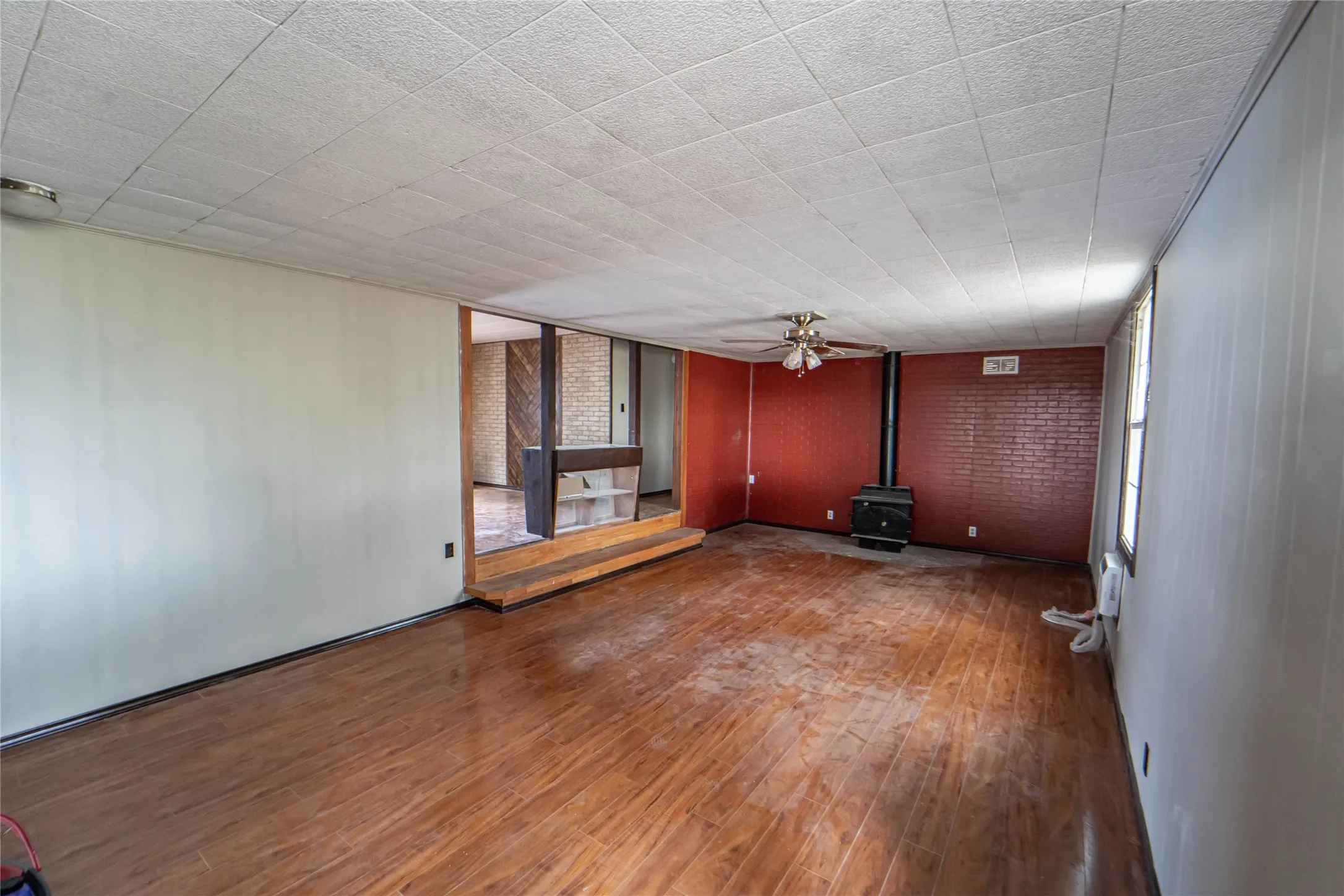 Mobile Home For Sale in Stephens County , 122 County Road 306, Breckenridge, Texas 76424, 4 Bedroom, 2 Bathroom, 1 Garage spaces, 1,696 Sqft, built in 1980, Price $80,000, mls#21309328, Real Estate Agent in Breckenridge, Homes For Sale in Stephens county, Homes For Sale in Breckenridge, Realtor in Breckenridge Texas, Real Estate Brokerage Independent Realty Texas, Luminita Cordes Realtor