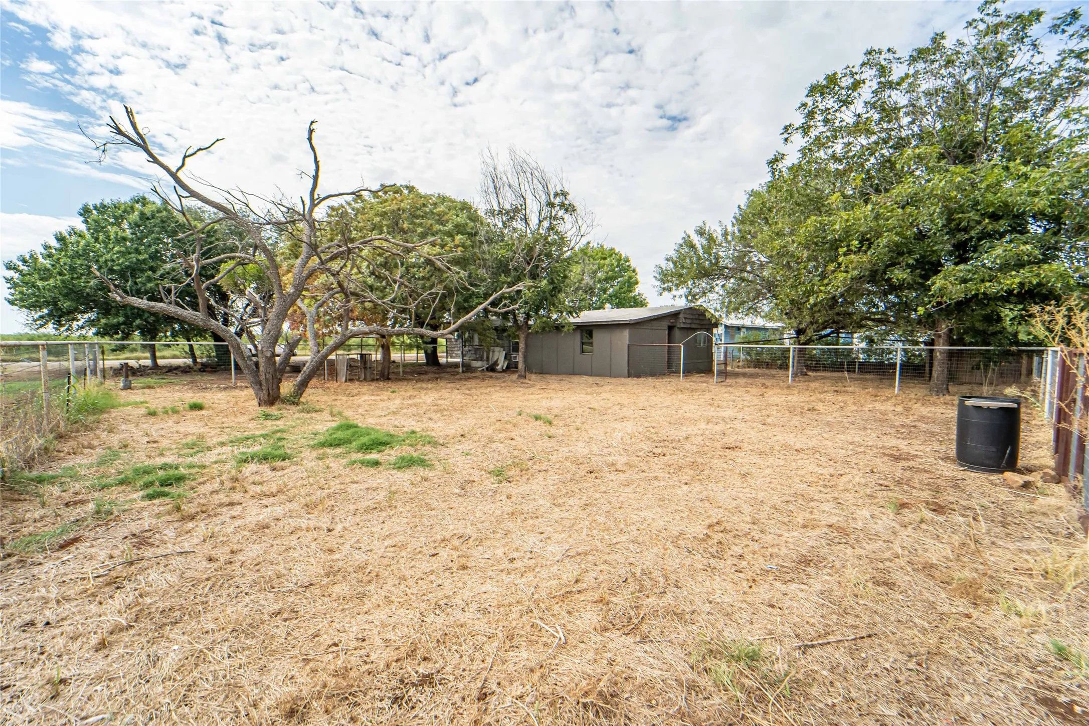 Mobile Home For Sale in Stephens County , 122 County Road 306, Breckenridge, Texas 76424, 4 Bedroom, 2 Bathroom, 1 Garage spaces, 1,696 Sqft, built in 1980, Price $80,000, mls#21309328, Real Estate Agent in Breckenridge, Homes For Sale in Stephens county, Homes For Sale in Breckenridge, Realtor in Breckenridge Texas, Real Estate Brokerage Independent Realty Texas, Luminita Cordes Realtor