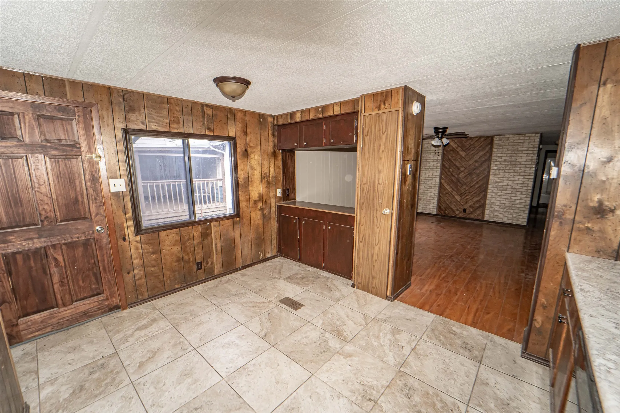 Mobile Home For Sale in Stephens County , 122 County Road 306, Breckenridge, Texas 76424, 4 Bedroom, 2 Bathroom, 1 Garage spaces, 1,696 Sqft, built in 1980, Price $80,000, mls#21309328, Real Estate Agent in Breckenridge, Homes For Sale in Stephens county, Homes For Sale in Breckenridge, Realtor in Breckenridge Texas, Real Estate Brokerage Independent Realty Texas, Luminita Cordes Realtor
