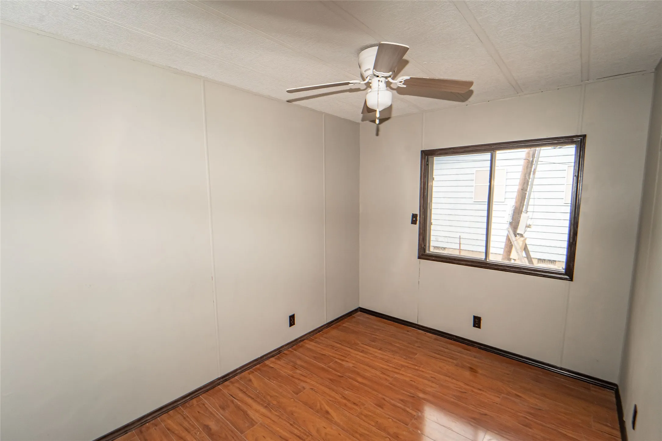 Mobile Home For Sale in Stephens County , 122 County Road 306, Breckenridge, Texas 76424, 4 Bedroom, 2 Bathroom, 1 Garage spaces, 1,696 Sqft, built in 1980, Price $80,000, mls#21309328, Real Estate Agent in Breckenridge, Homes For Sale in Stephens county, Homes For Sale in Breckenridge, Realtor in Breckenridge Texas, Real Estate Brokerage Independent Realty Texas, Luminita Cordes Realtor