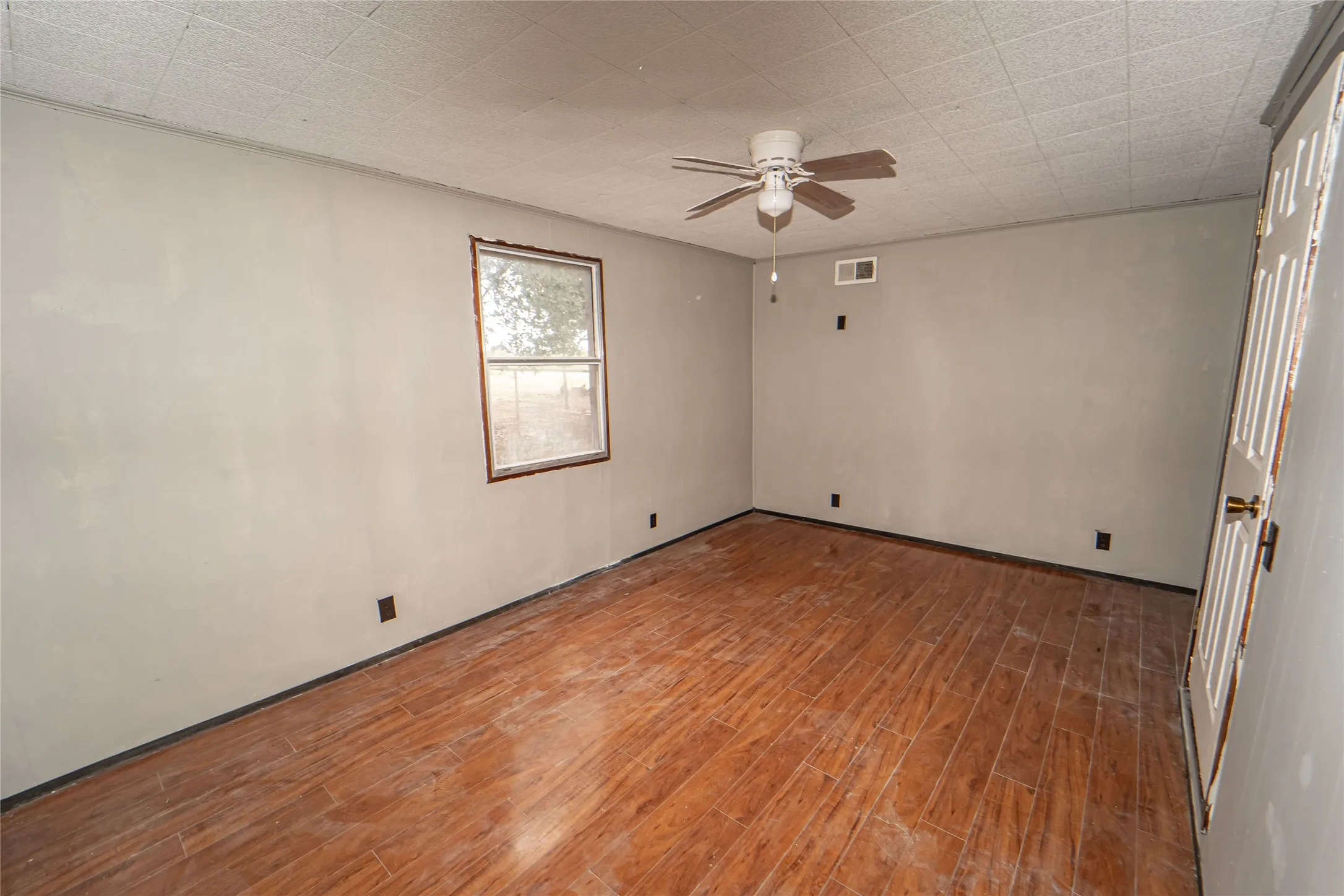 Mobile Home For Sale in Stephens County , 122 County Road 306, Breckenridge, Texas 76424, 4 Bedroom, 2 Bathroom, 1 Garage spaces, 1,696 Sqft, built in 1980, Price $80,000, mls#21309328, Real Estate Agent in Breckenridge, Homes For Sale in Stephens county, Homes For Sale in Breckenridge, Realtor in Breckenridge Texas, Real Estate Brokerage Independent Realty Texas, Luminita Cordes Realtor